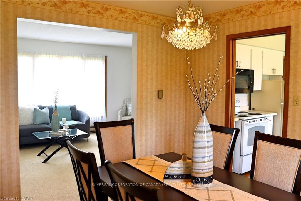 23 MOORE Avenue photo 9