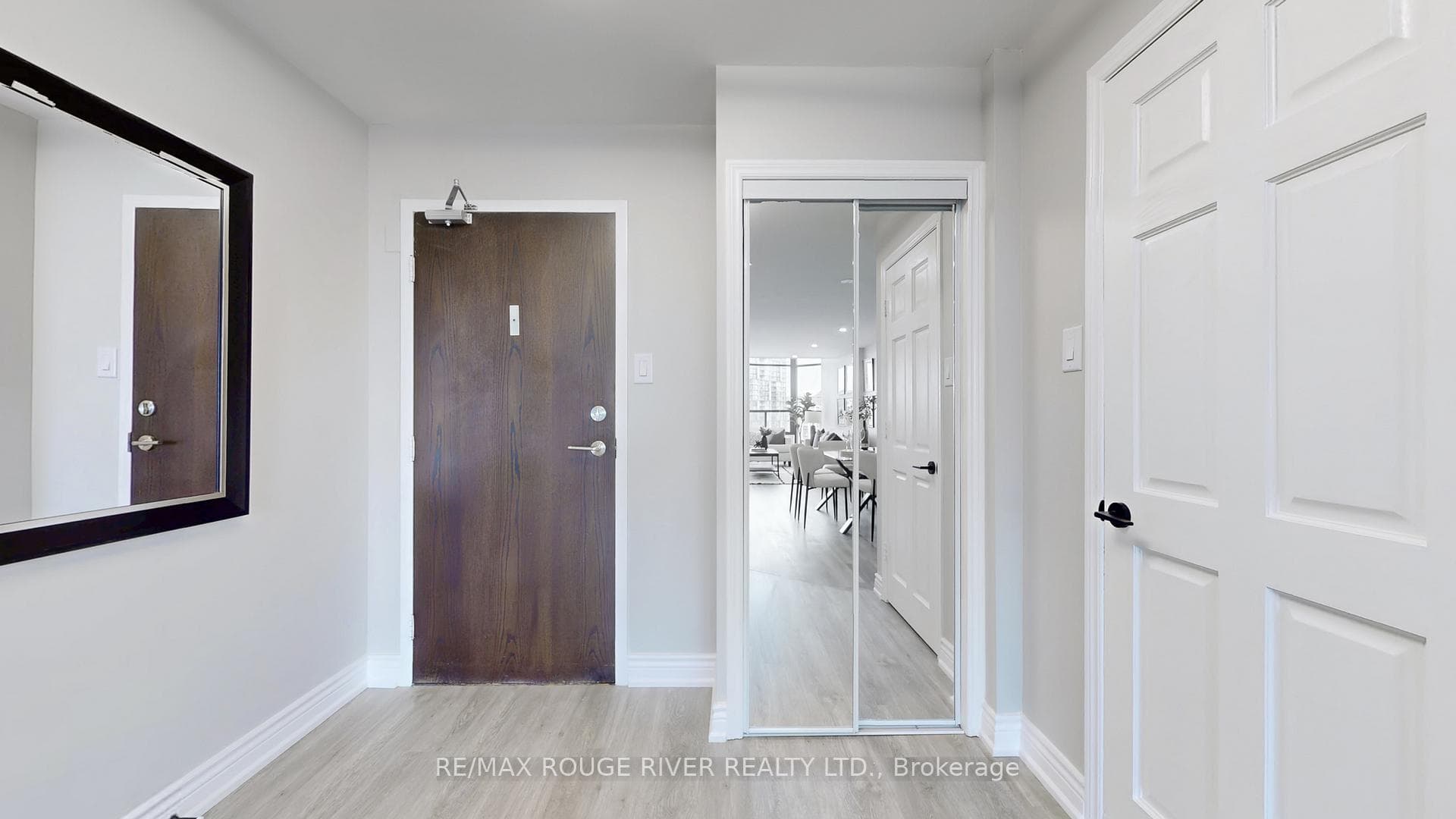 33 Elmhurst Avenue Unit 2407 photo 11