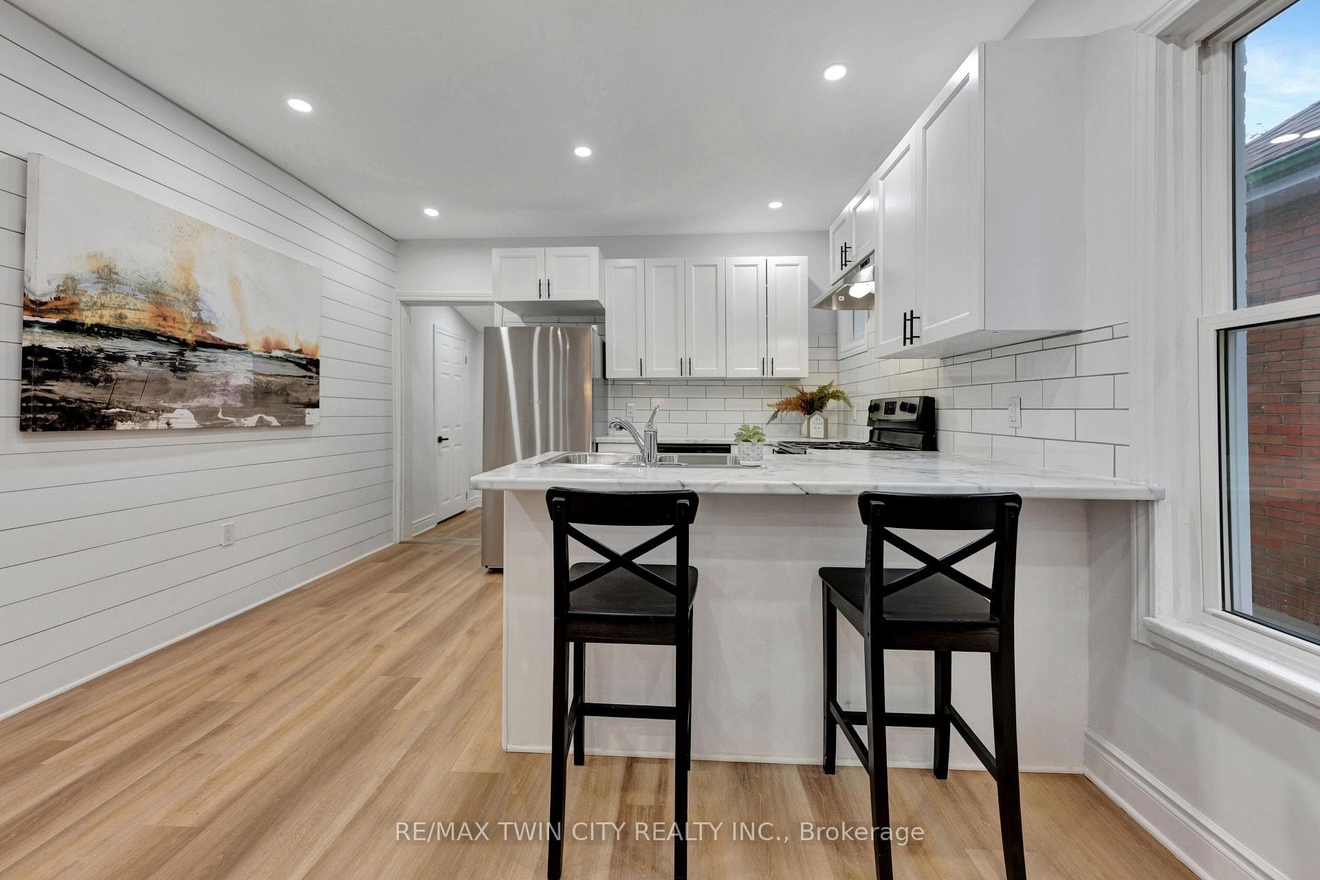 321 Sheridan Street photo 16