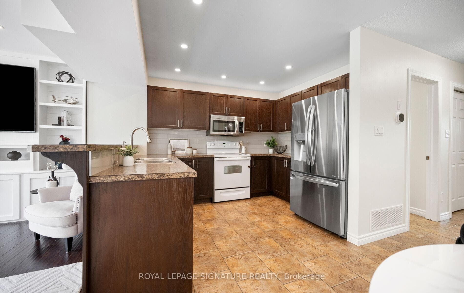 61 Thames Way photo 14