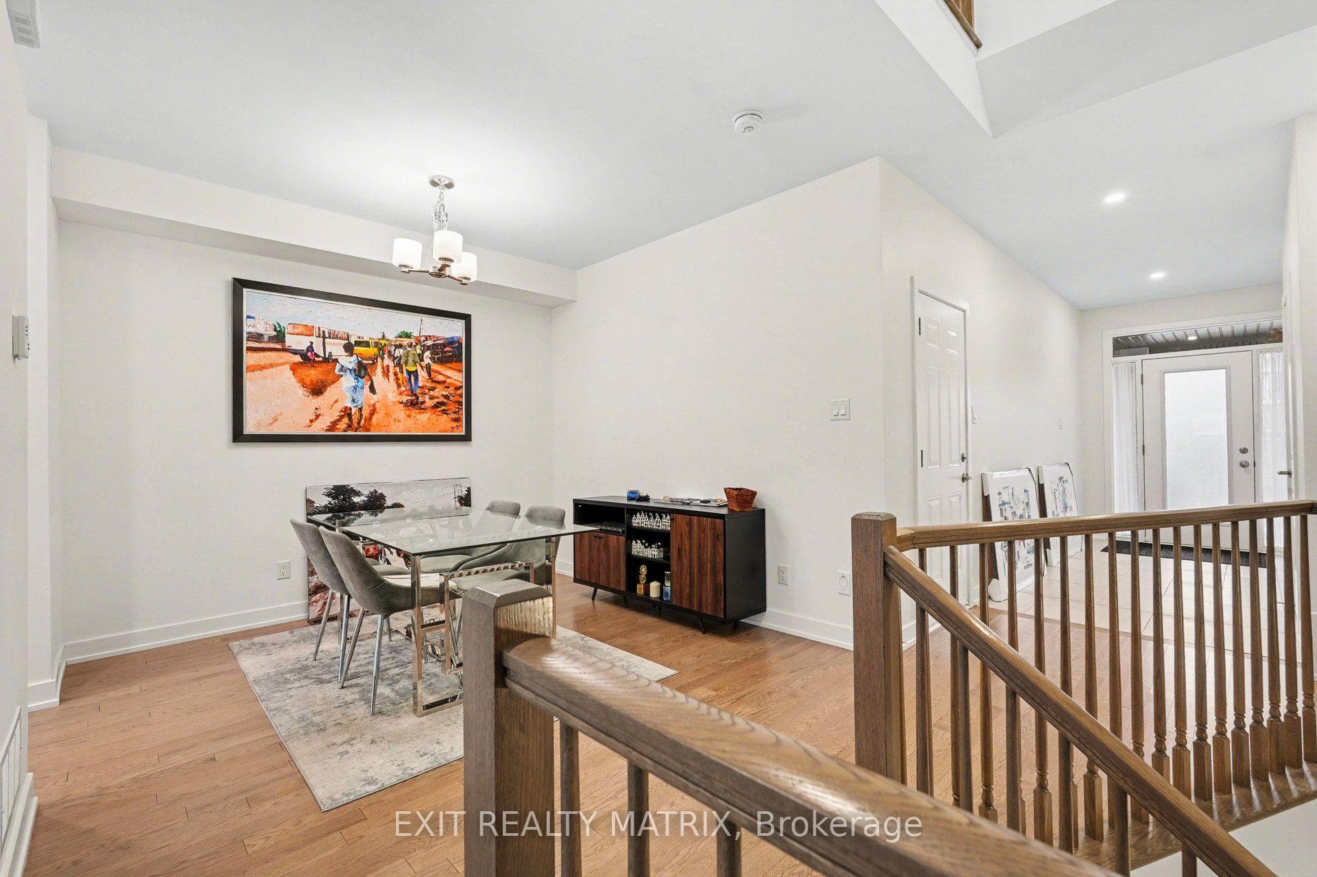 656 Putney Crescent photo 8