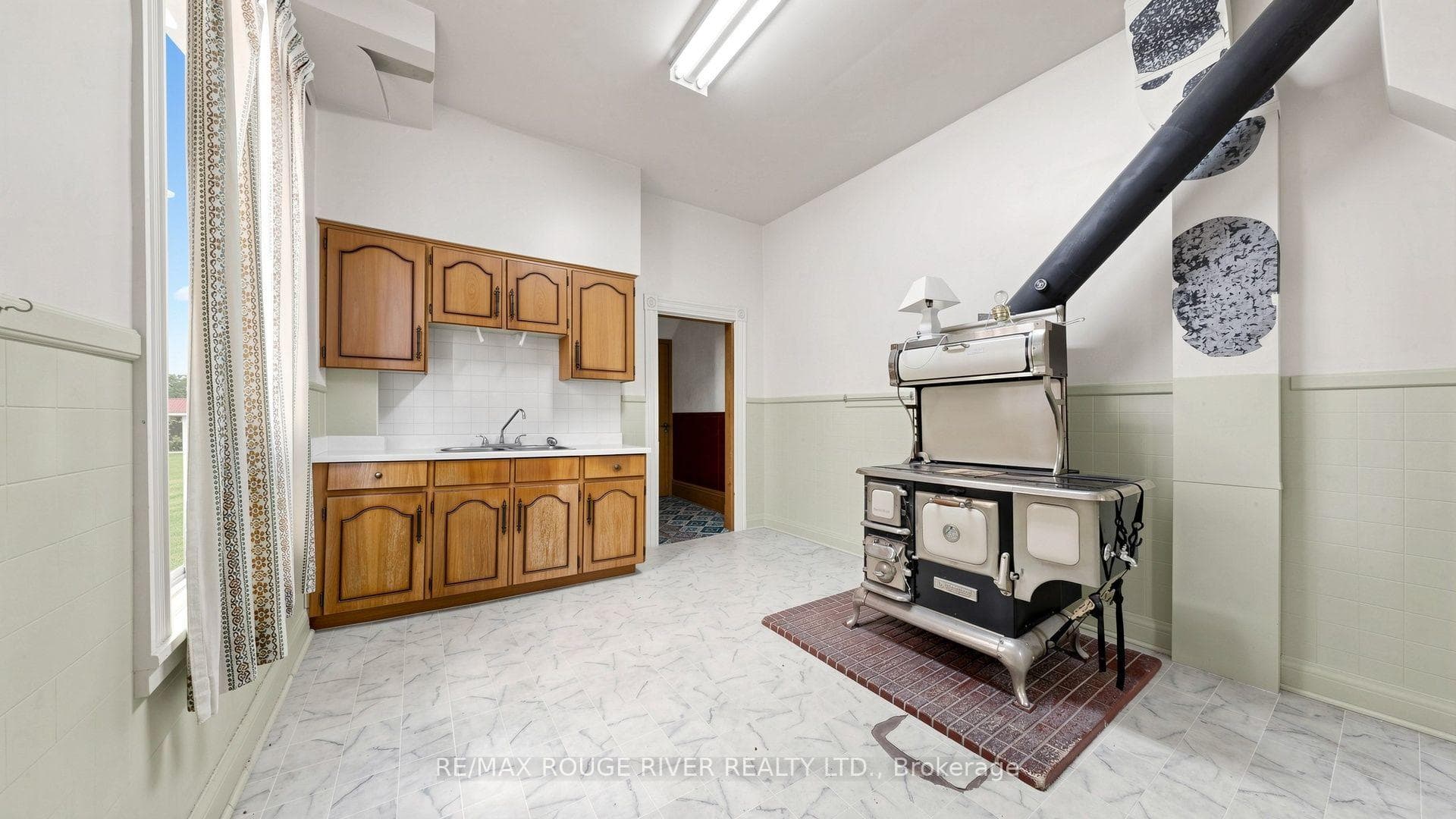 308 Roxton Road photo 15