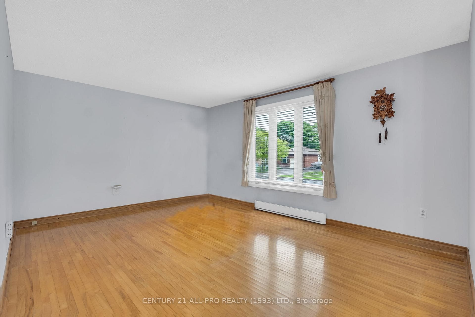 562 Ewing Street photo 7