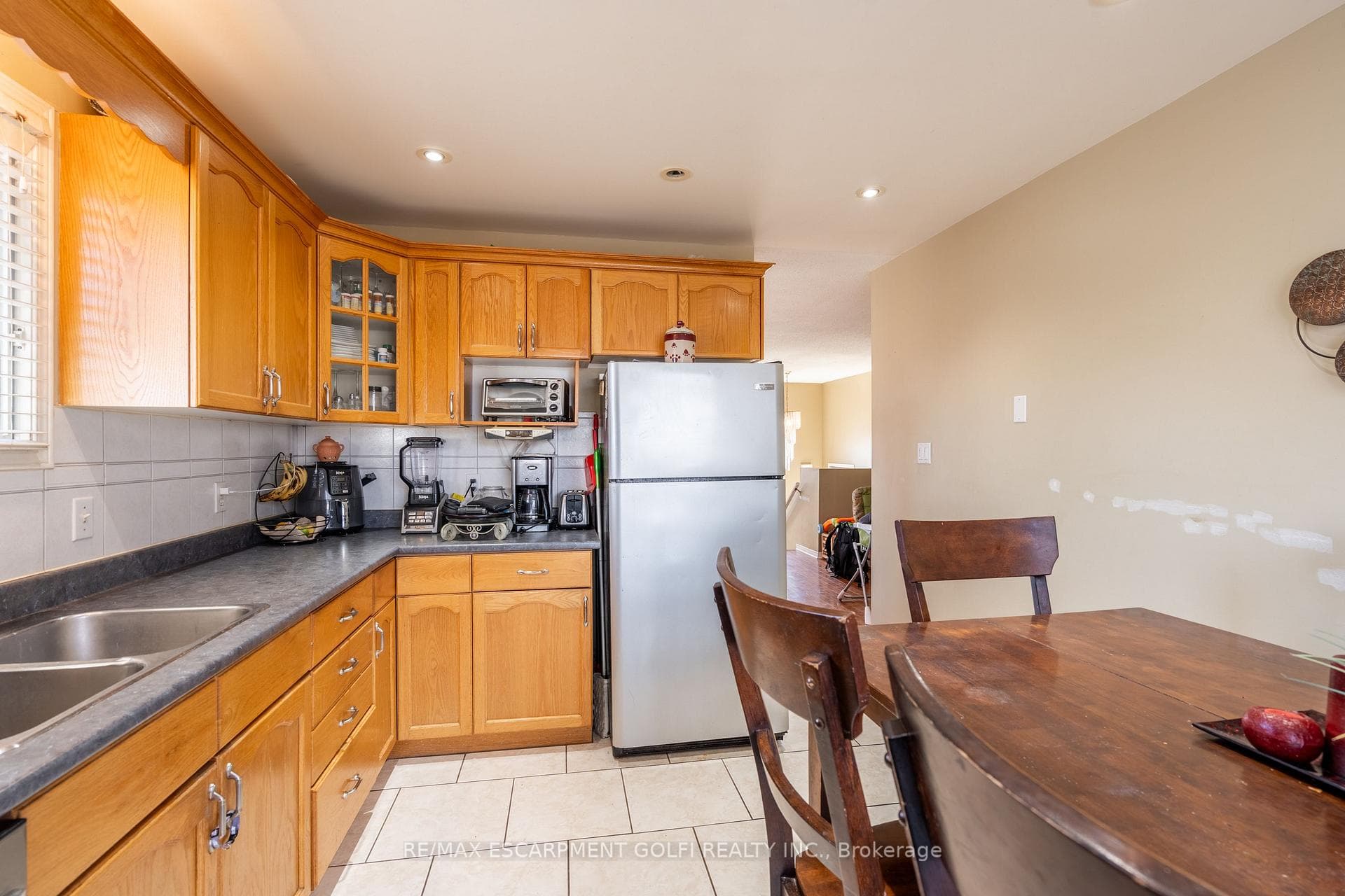 99 Kent Road photo 11