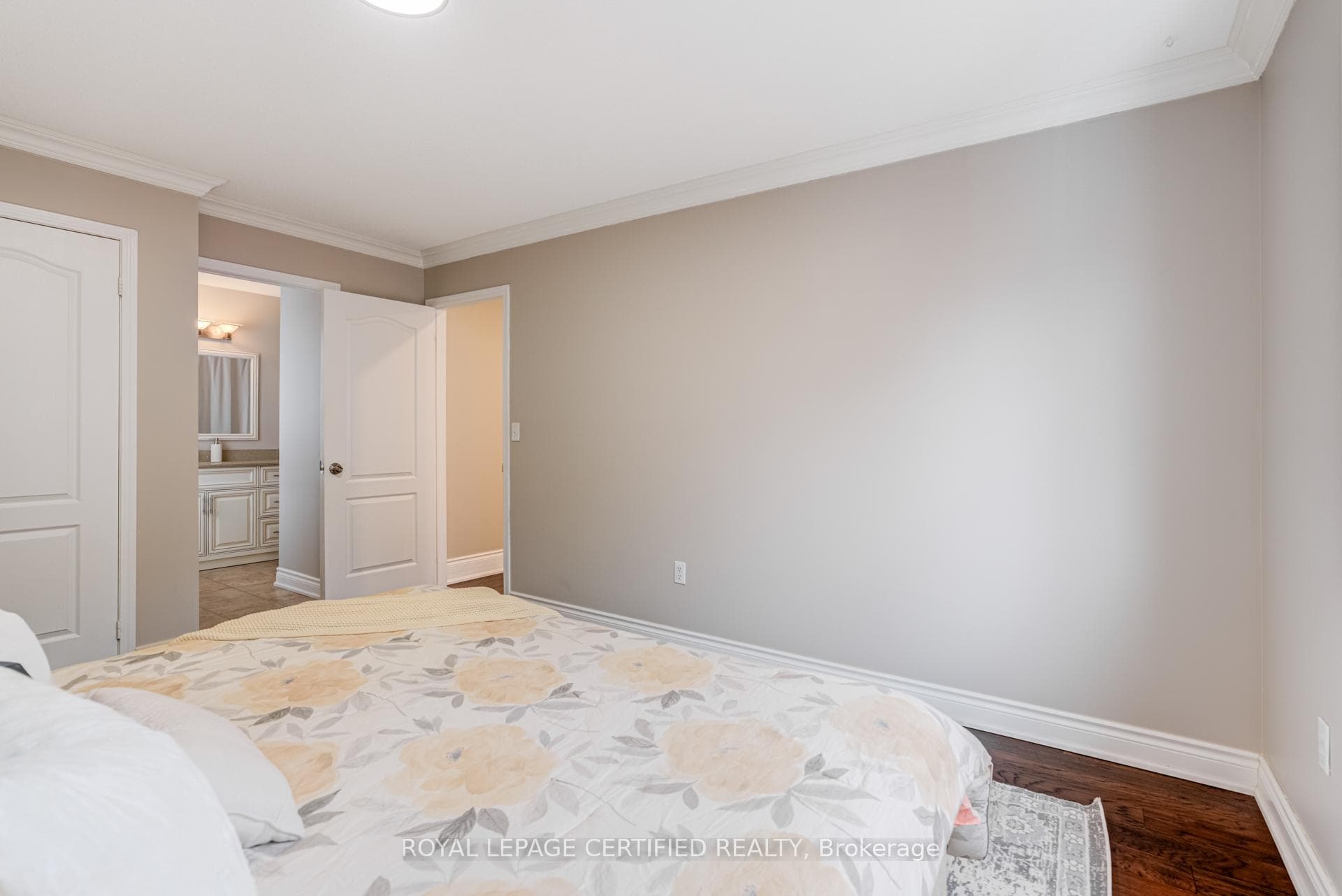 3192 Sorrento Crescent photo 28