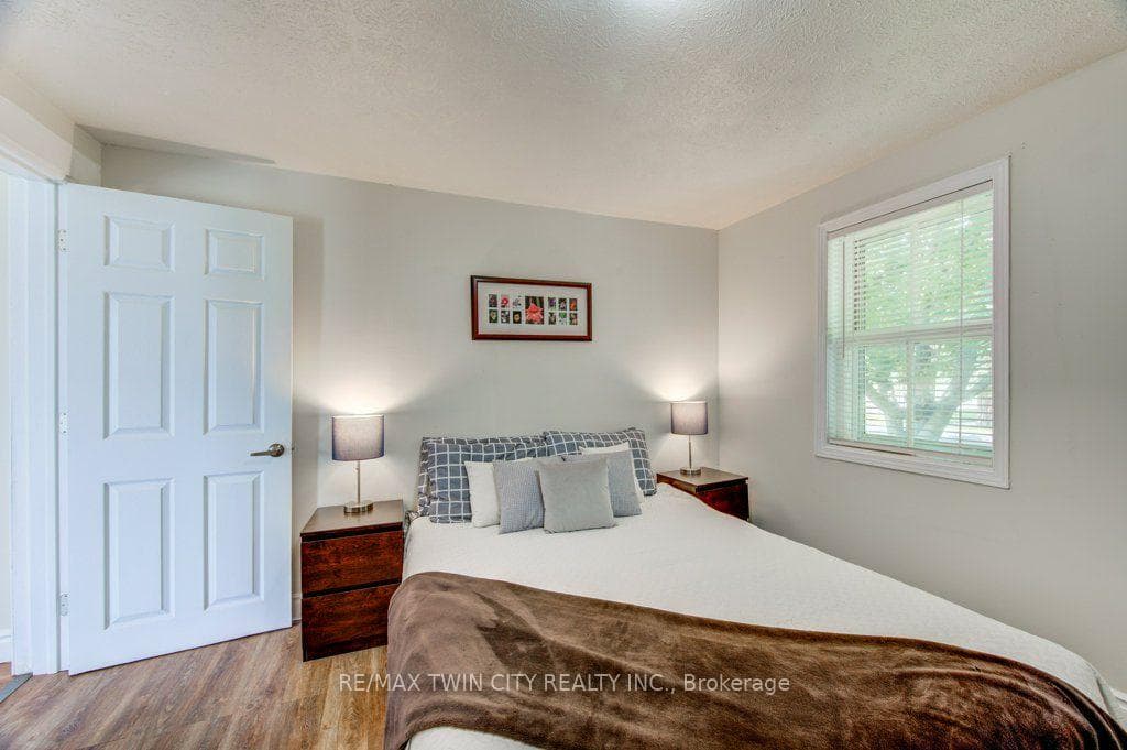 461 Selkirk Street photo 25