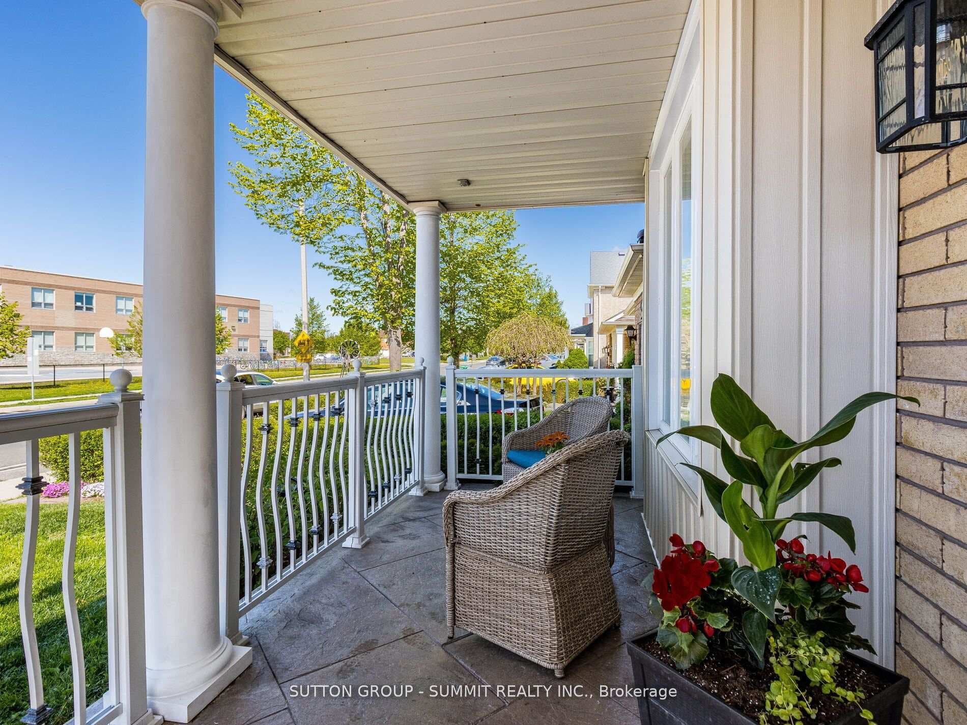203 Brisdale Drive photo 2
