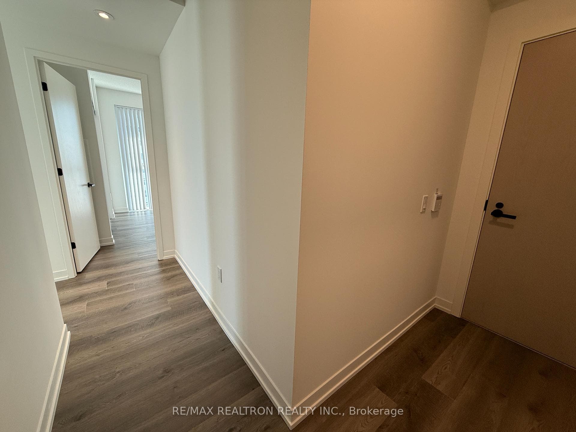 8 Interchange Way Unit 5112 photo 4
