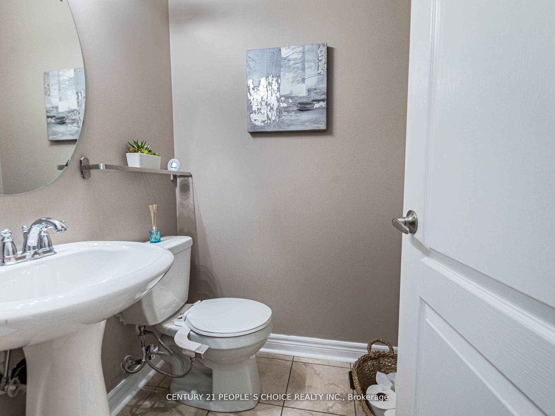5 Versailles Crescent photo 14