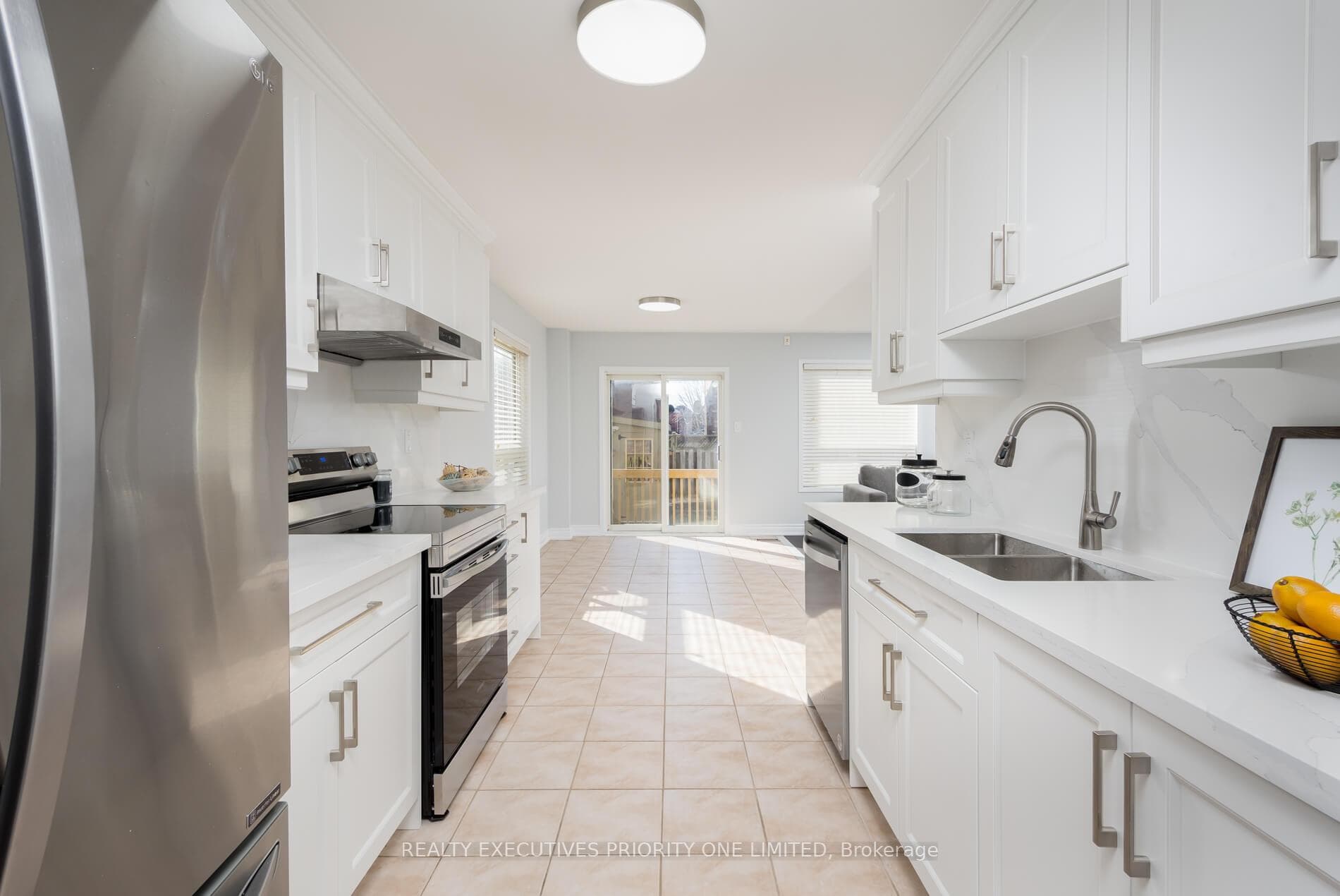 82 Blackthorn Drive photo 8