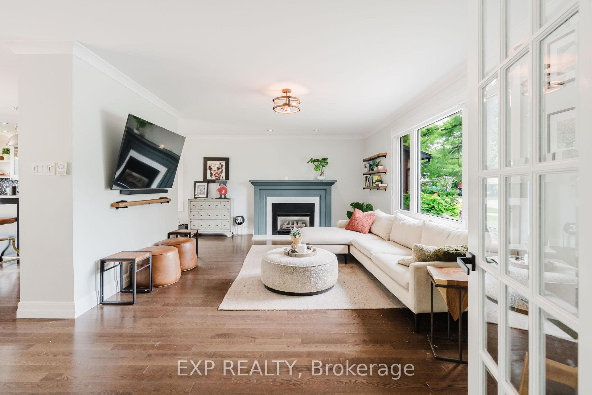 2136 Fillmore Crescent photo 5