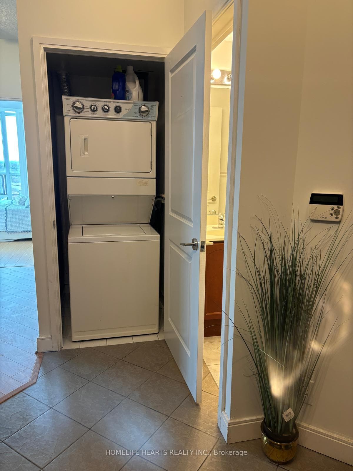 80 Absolute Avenue Unit 1102 photo 28