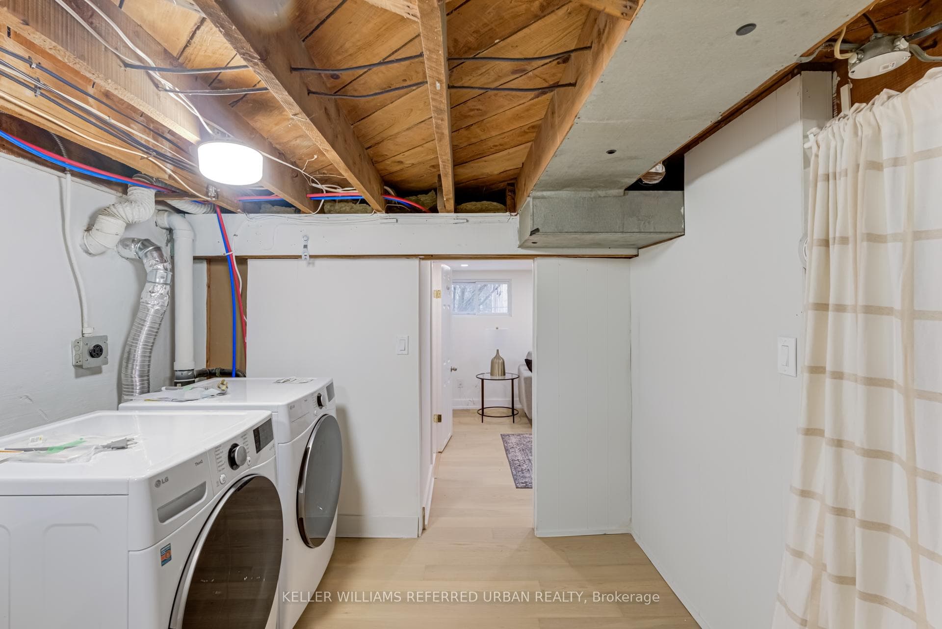 889 Parklane Avenue photo 42