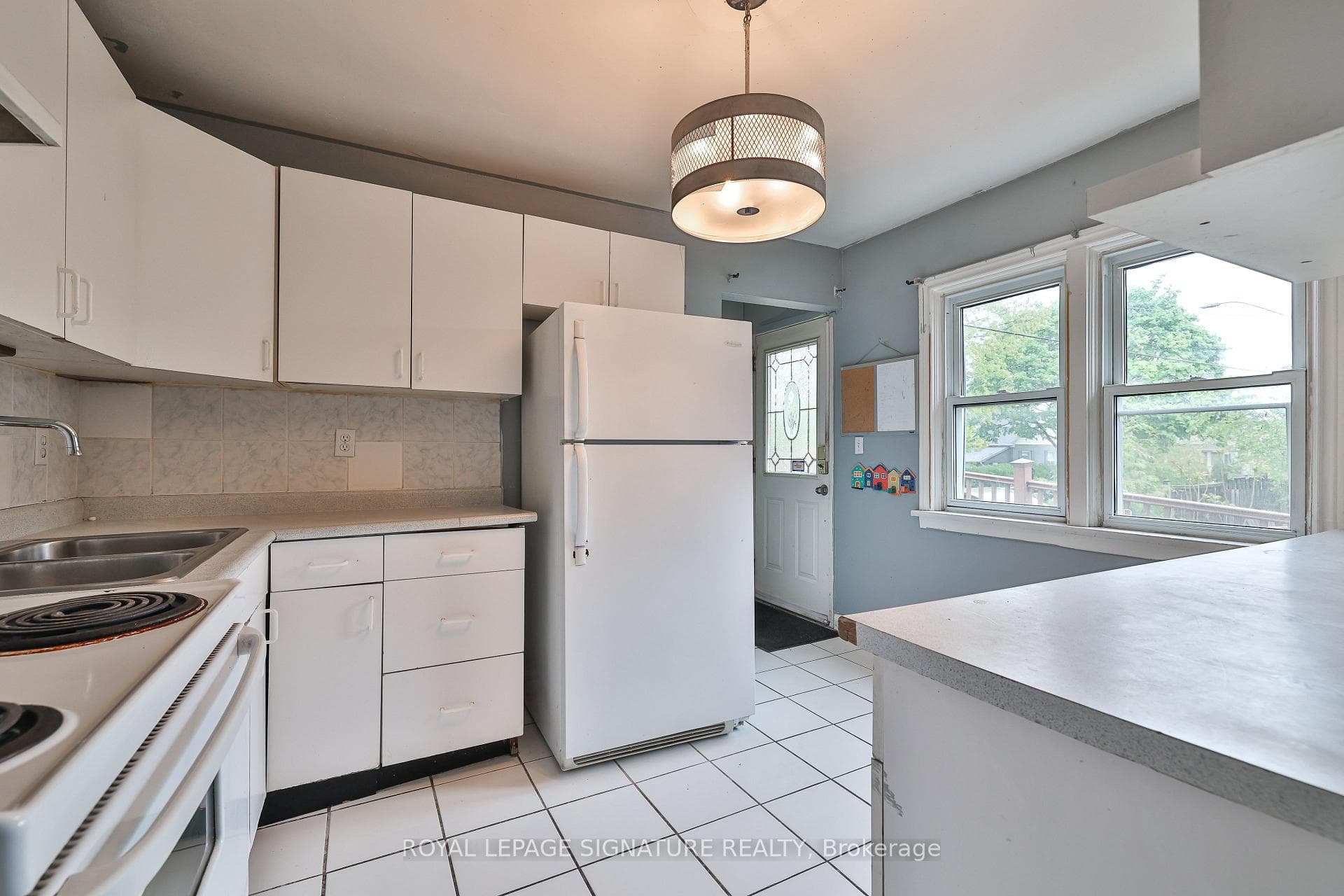 178 Angelene Street photo 21