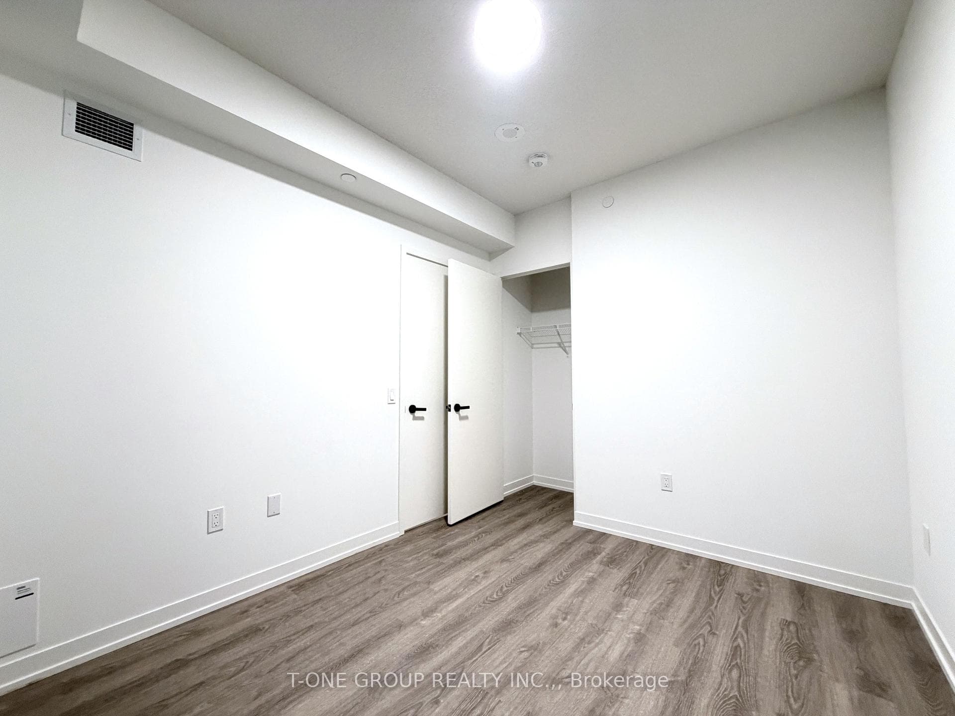 8 Interchange Way Unit 2315 photo 6
