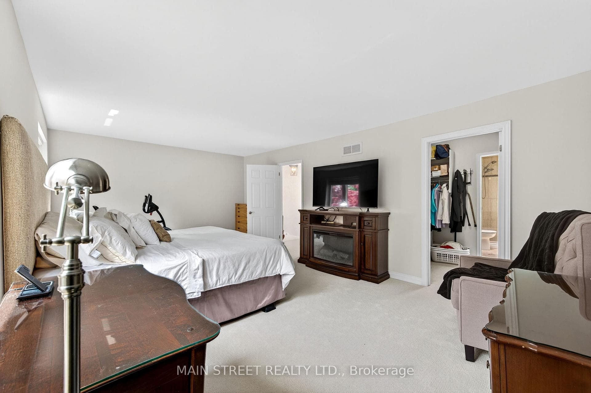 737 Merton Street photo 20