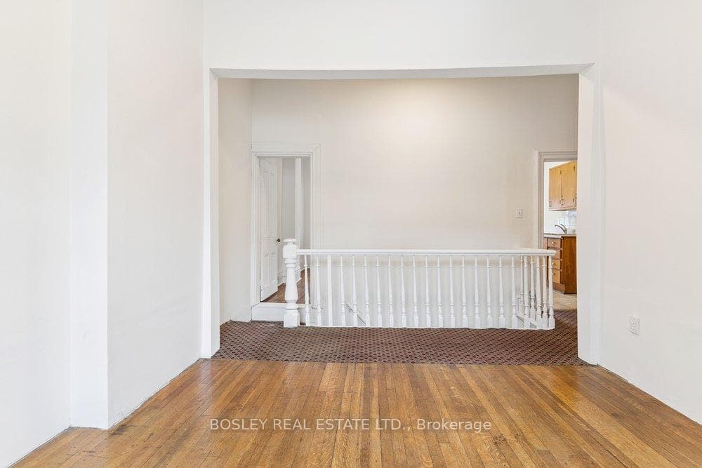 221 Beverley Street photo 29