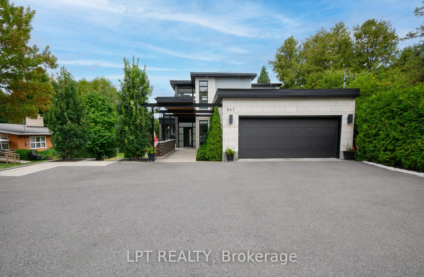 847 Walkley Road photo 3