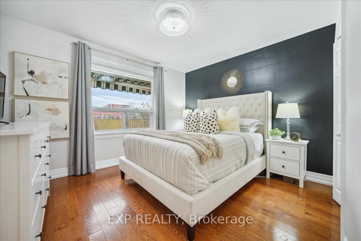 137 Kingsview Boulevard photo 22