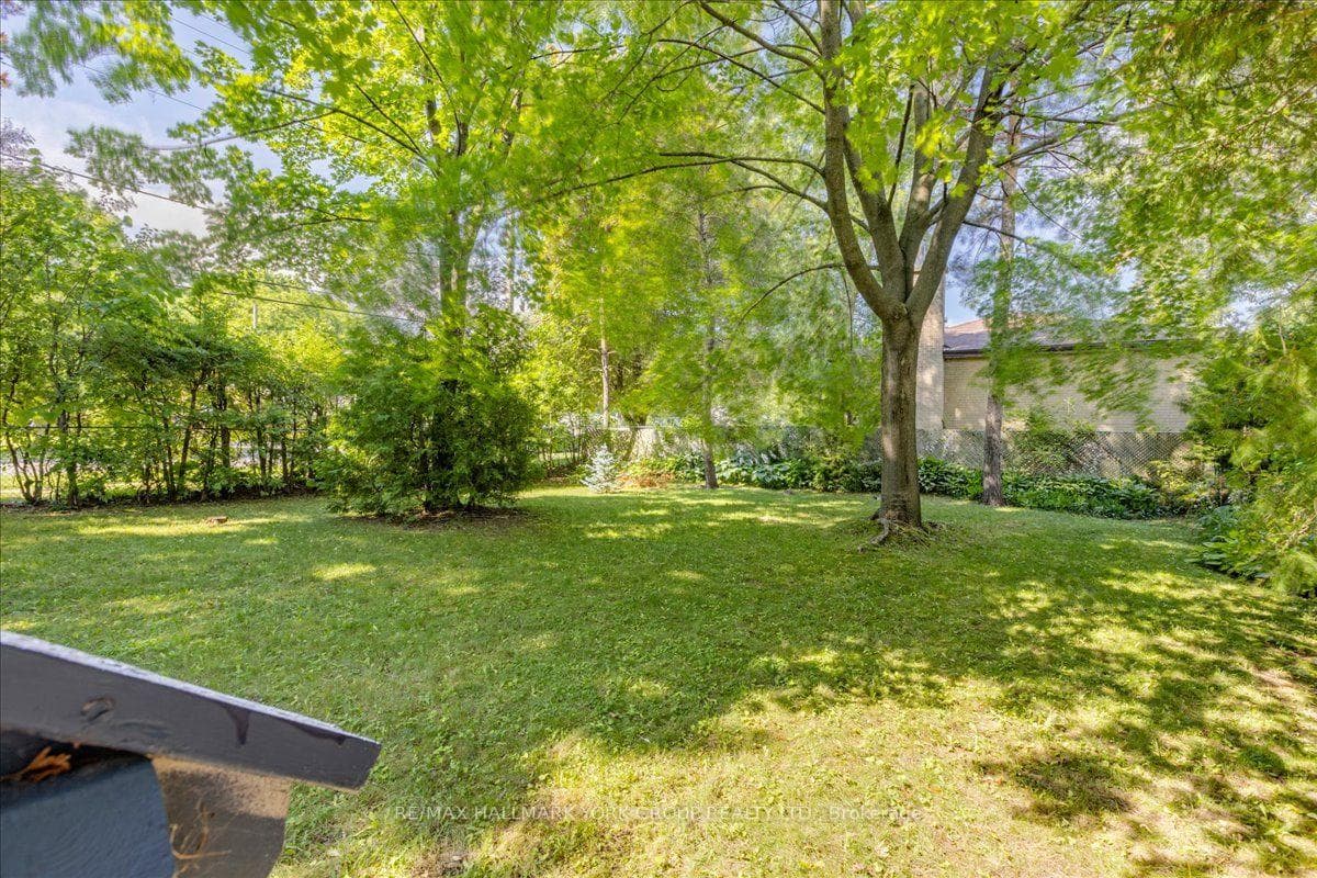 2 Corbett Crescent photo 28