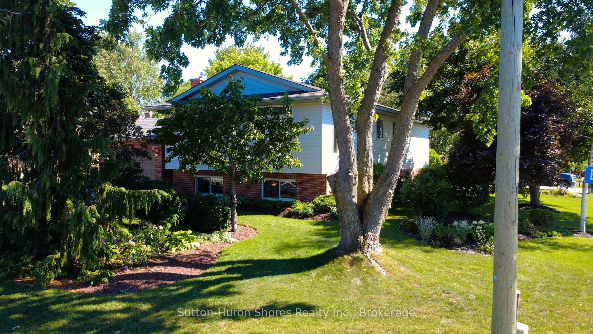 762 Bradford Street photo 43