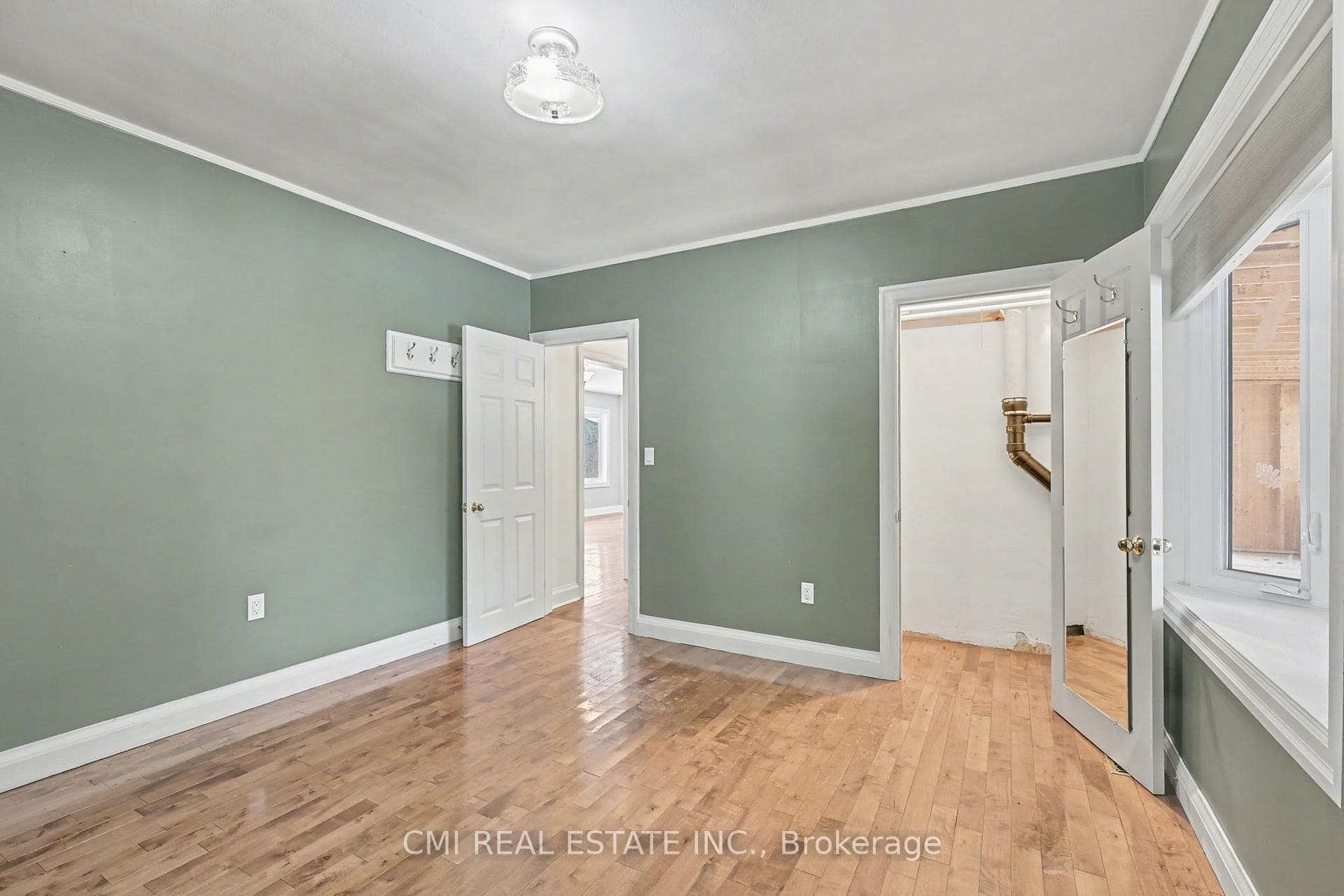3440 Simcoe Street photo 6
