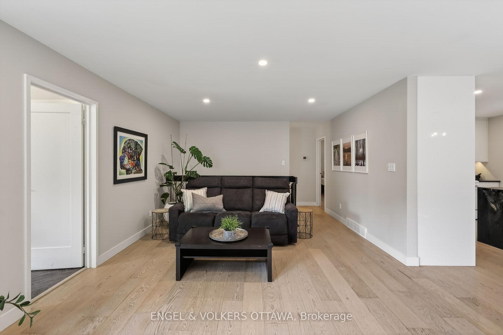 164 McClintock Way Unit 6 photo 9