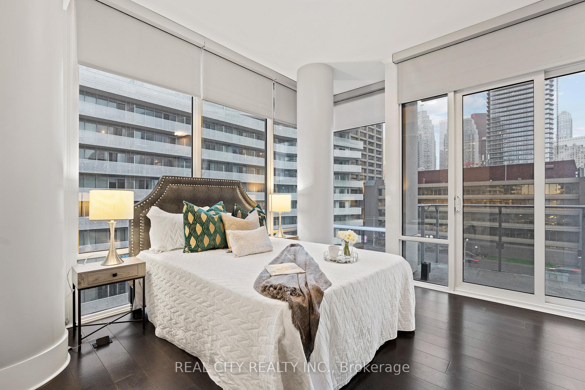 29 Queens Quay Unit 626 photo 11