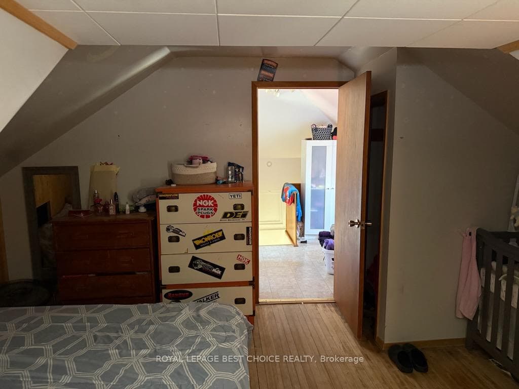 21 7th Avenue photo 27