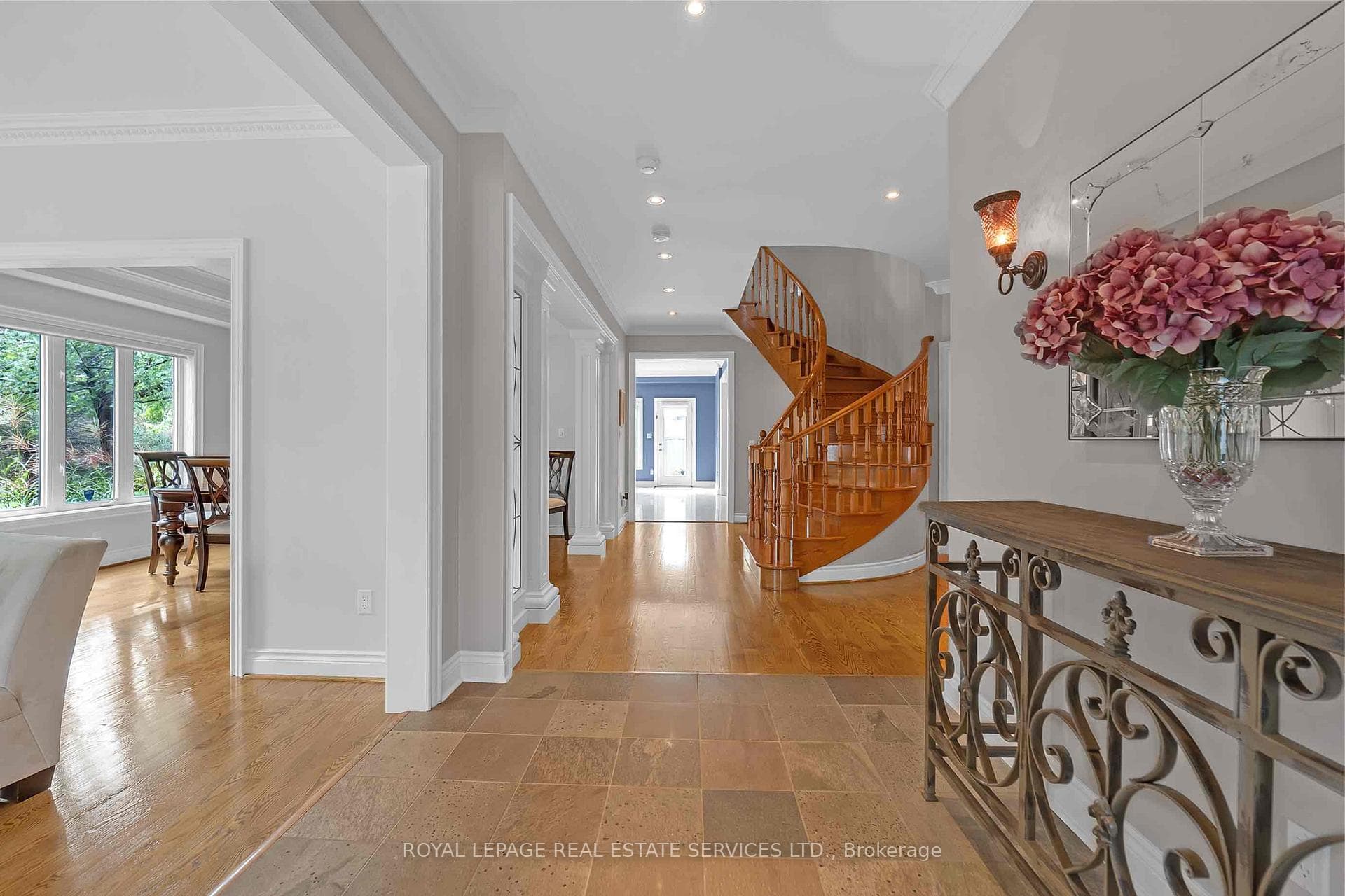 1533 Pinery Crescent photo 6