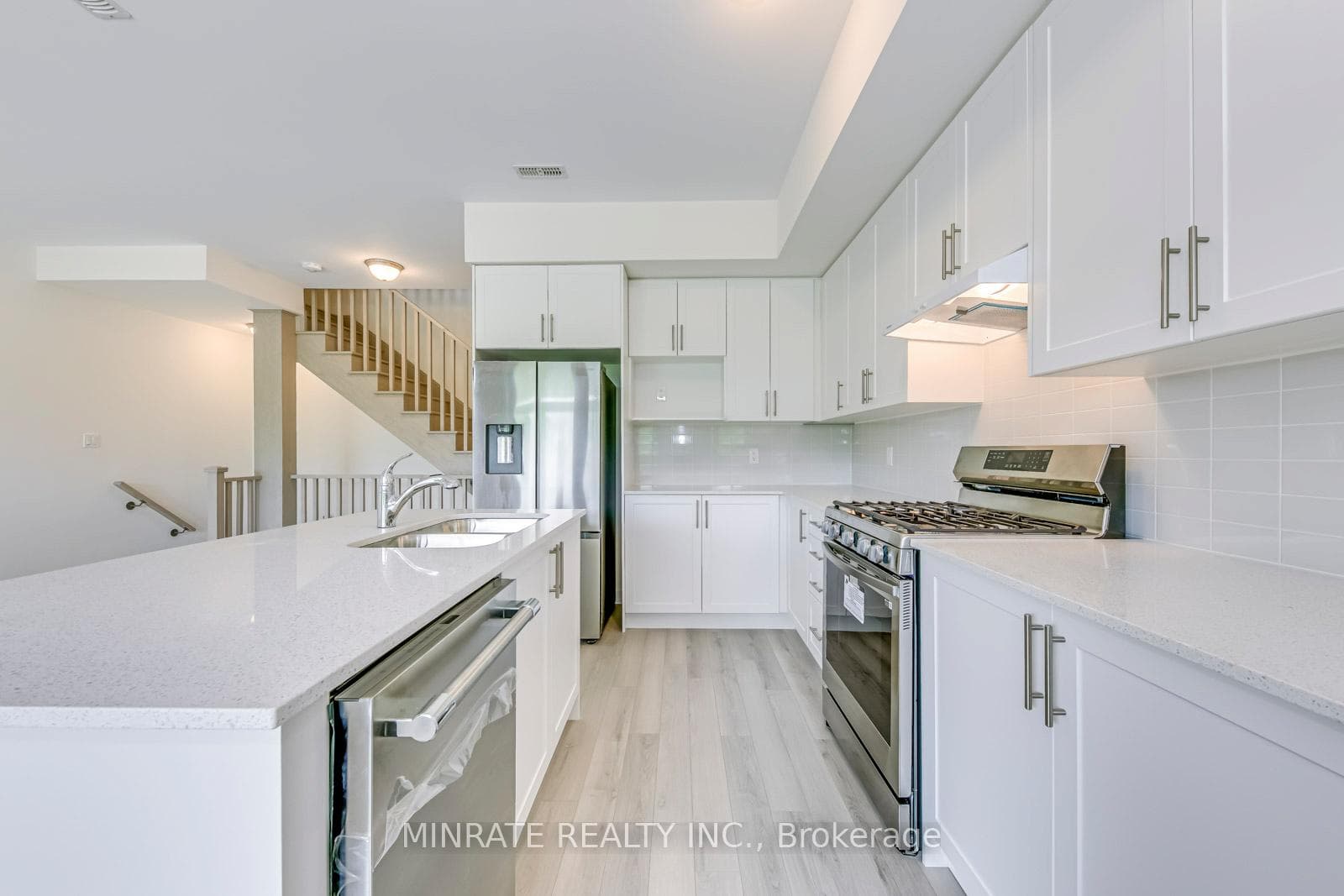 1544 Wellwood Terrace photo 9