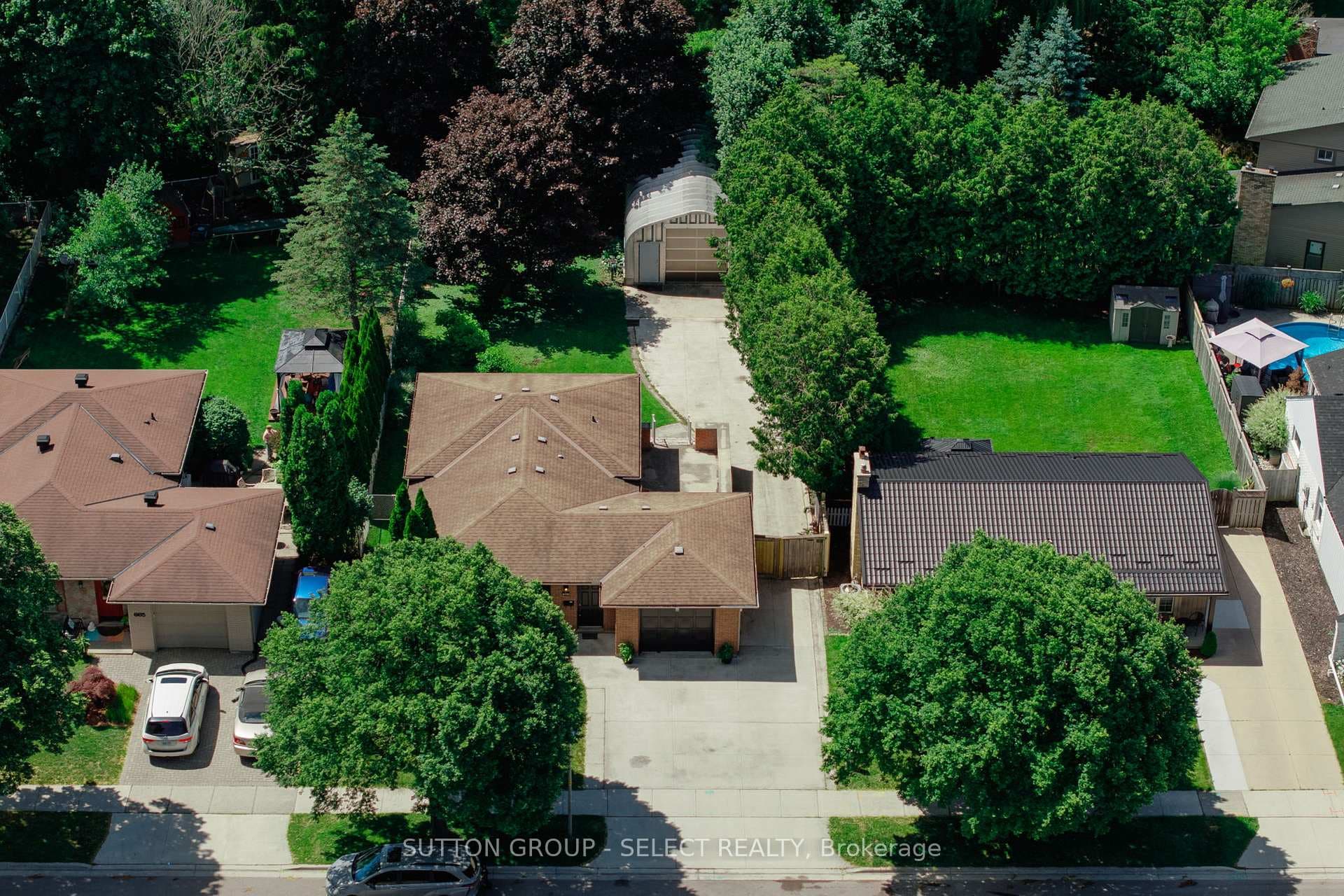 661 Grenfell Drive photo 4