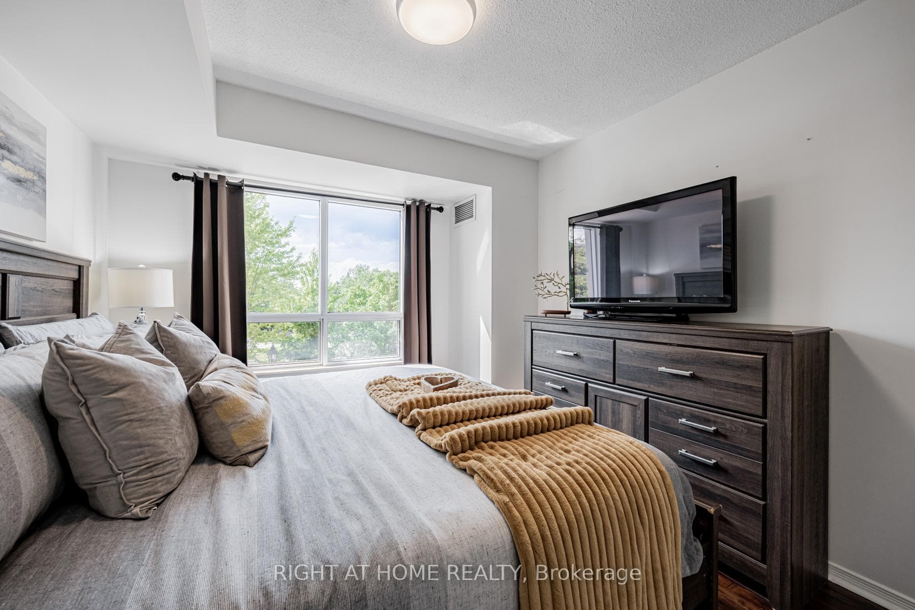 1200 The Esplanade N/A Unit 320 photo 14