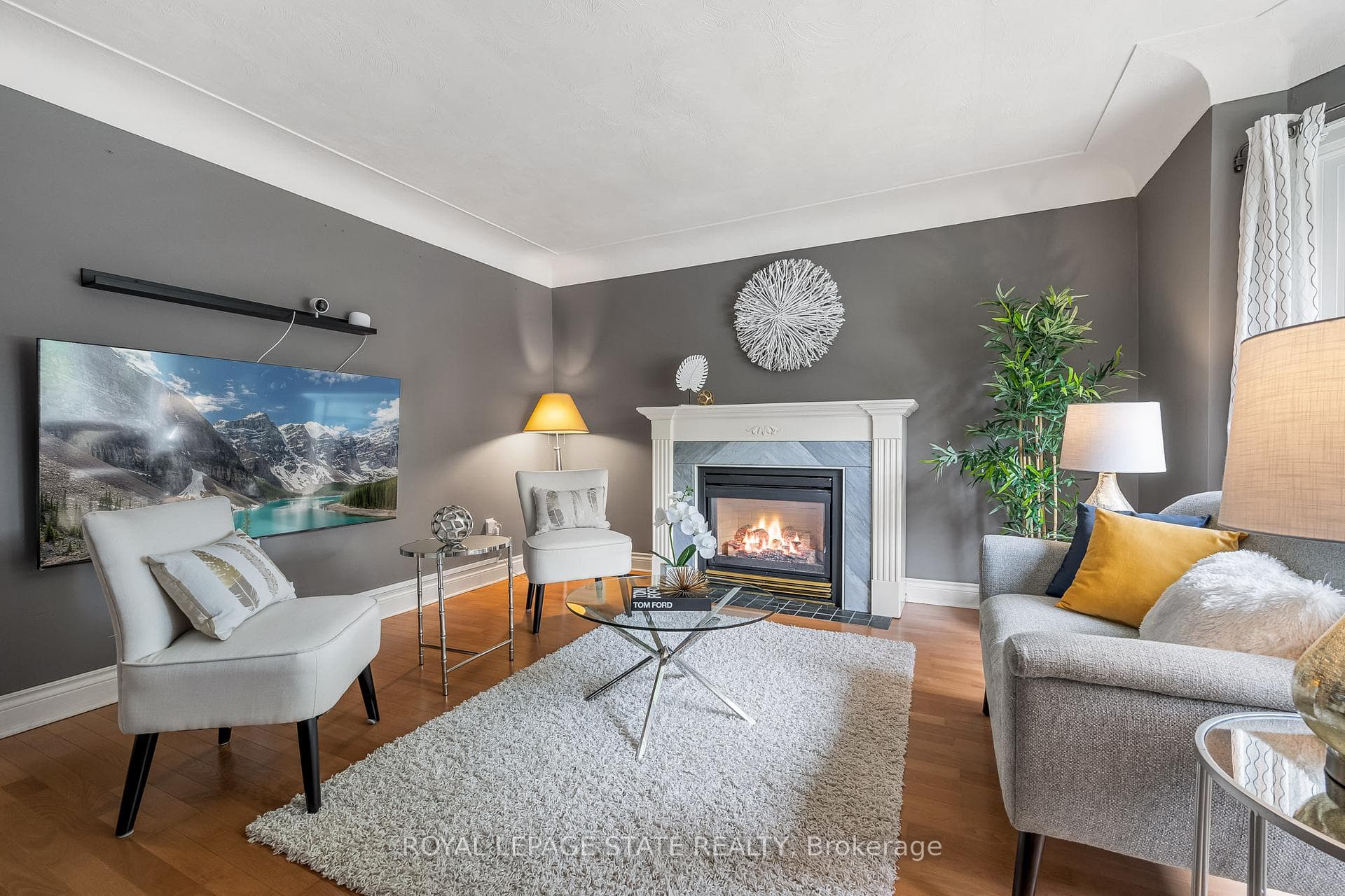 126 Queensdale Avenue photo 5