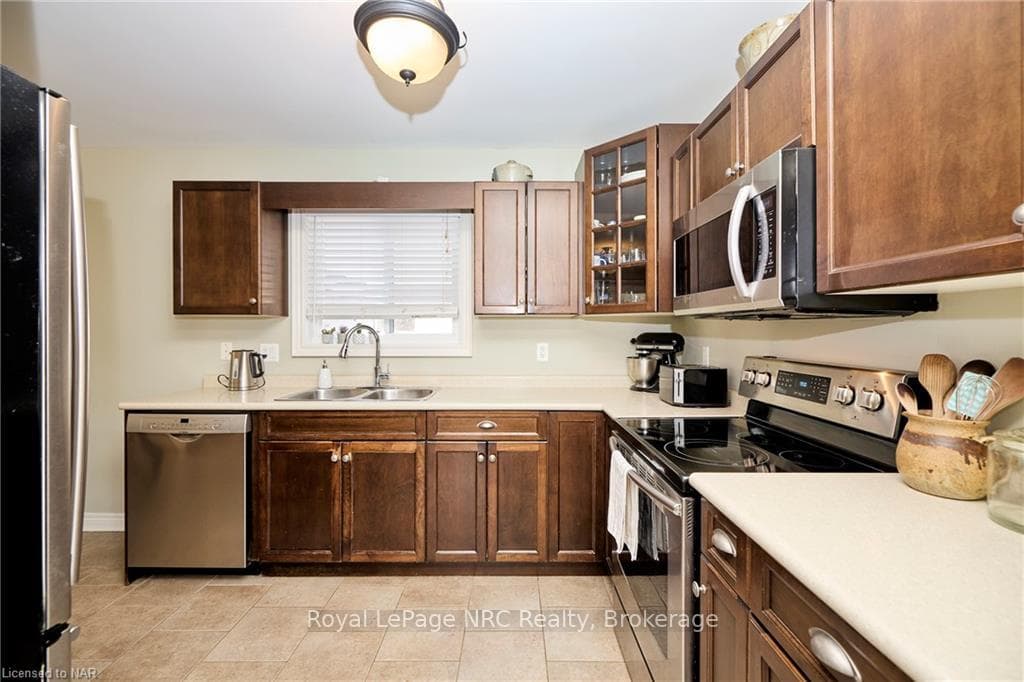 8 Teeter Place photo 10
