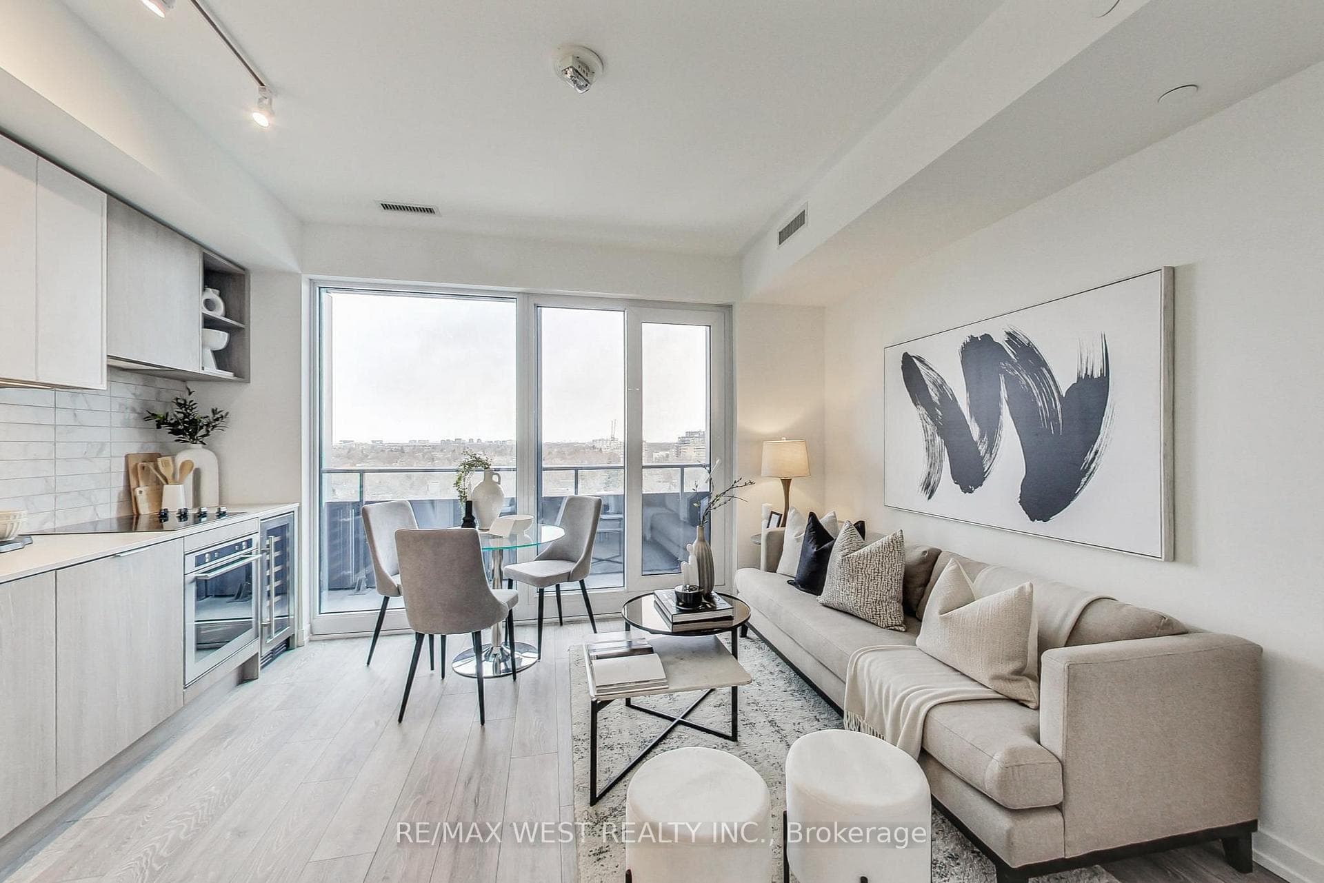 Very Bright & Open Space