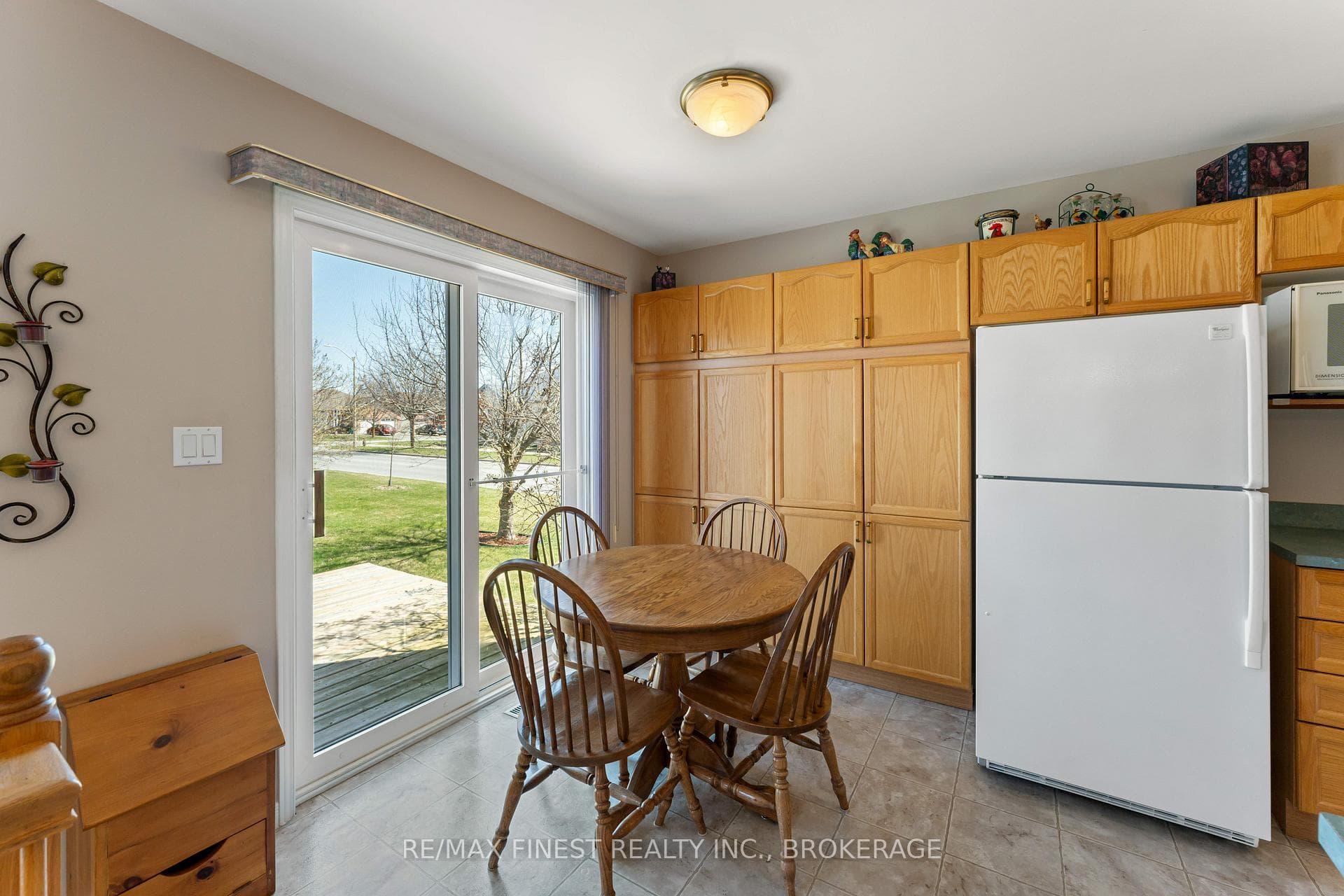 230 Ellesmeer Avenue photo 14