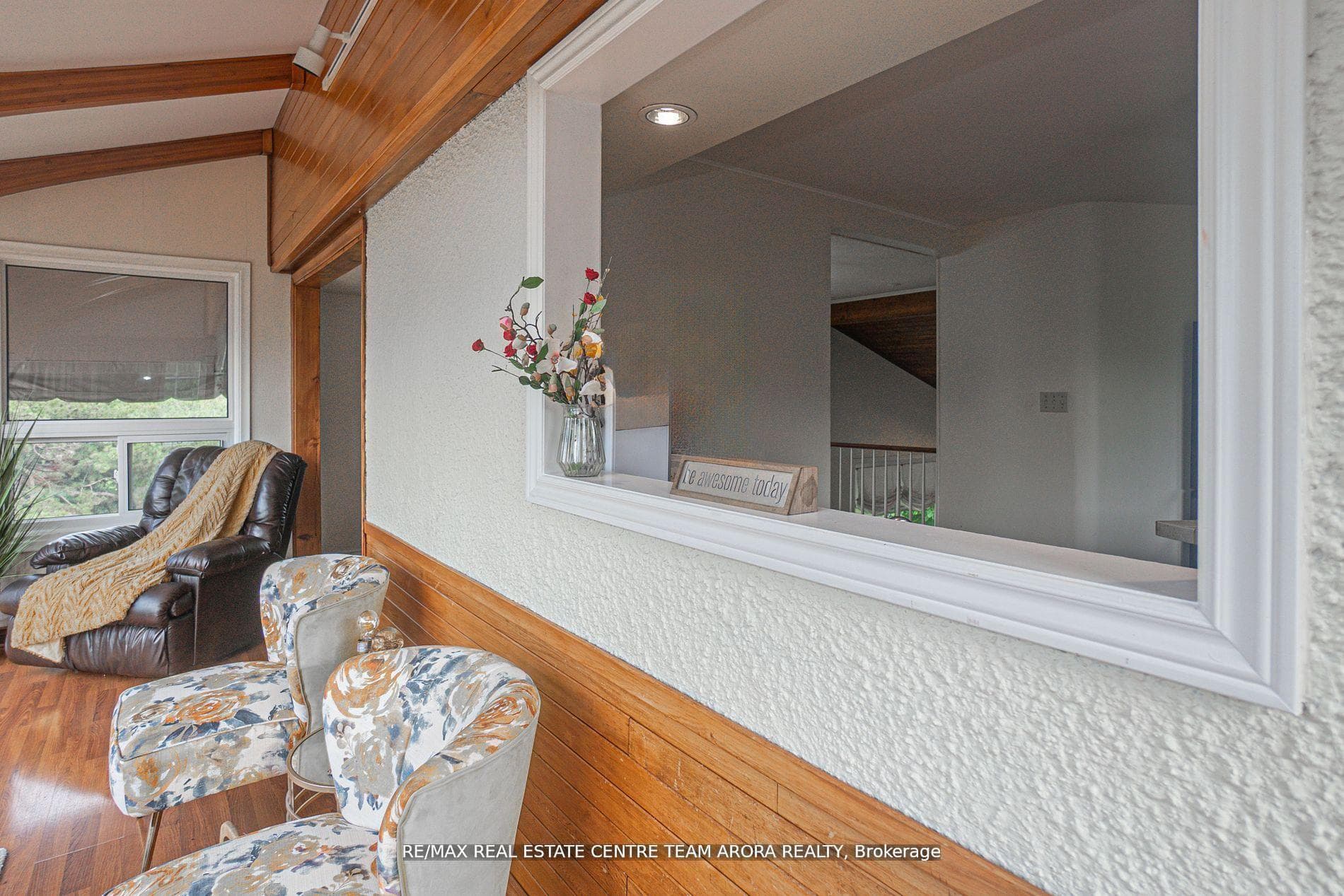 10799 15 Side Road photo 16