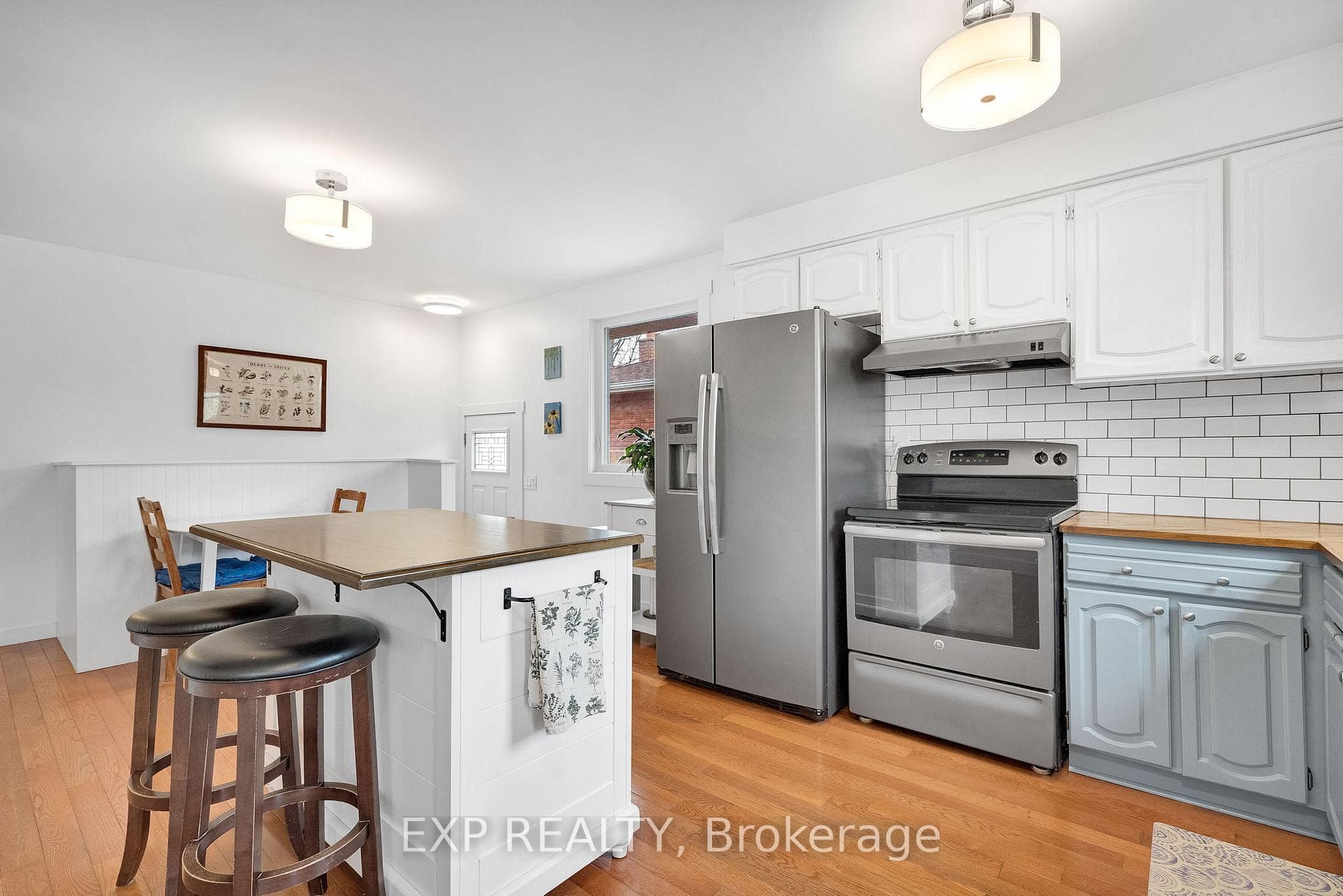 34 Taylor Crescent photo 16