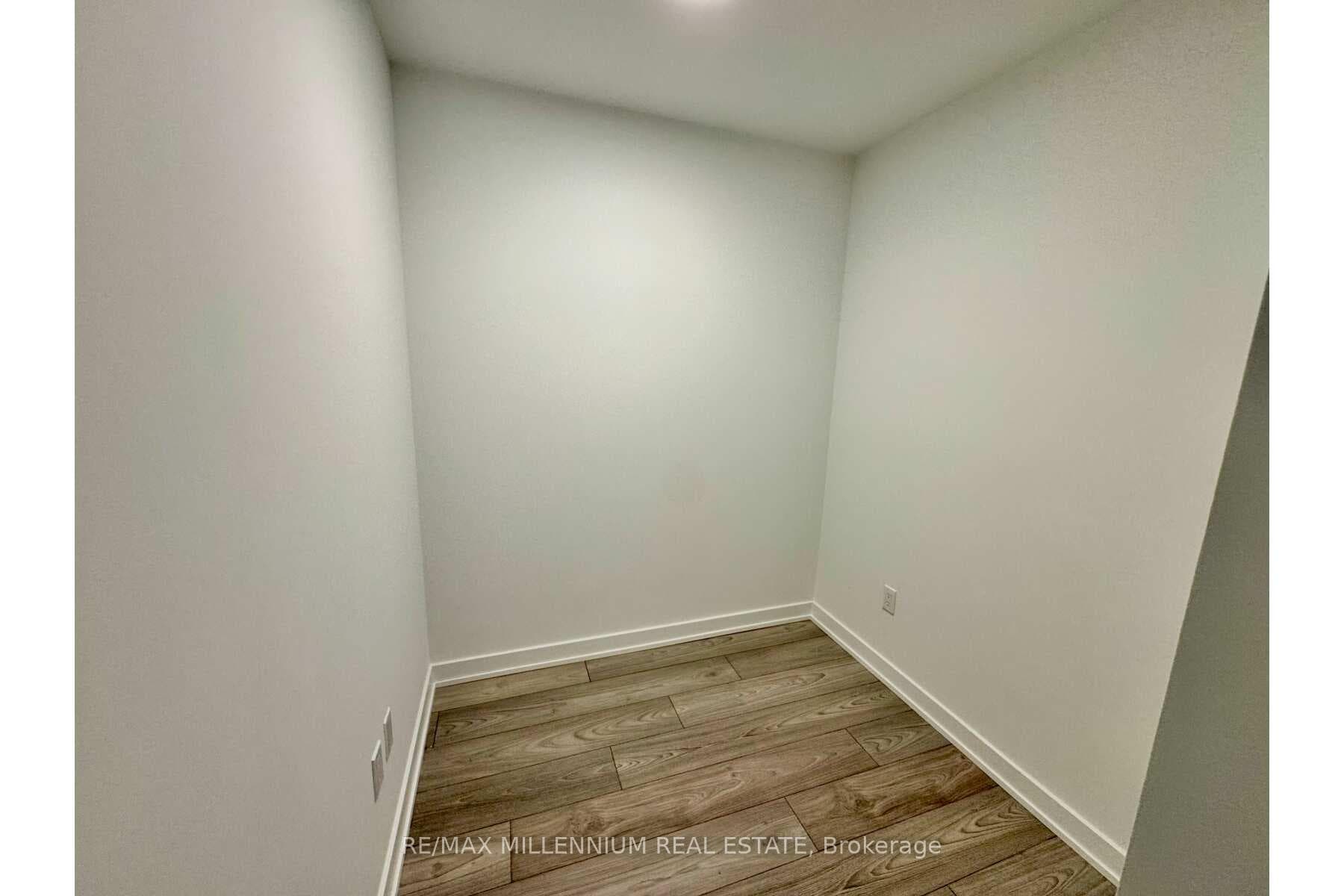 1007 The Queensway N/A Unit 814 photo 4