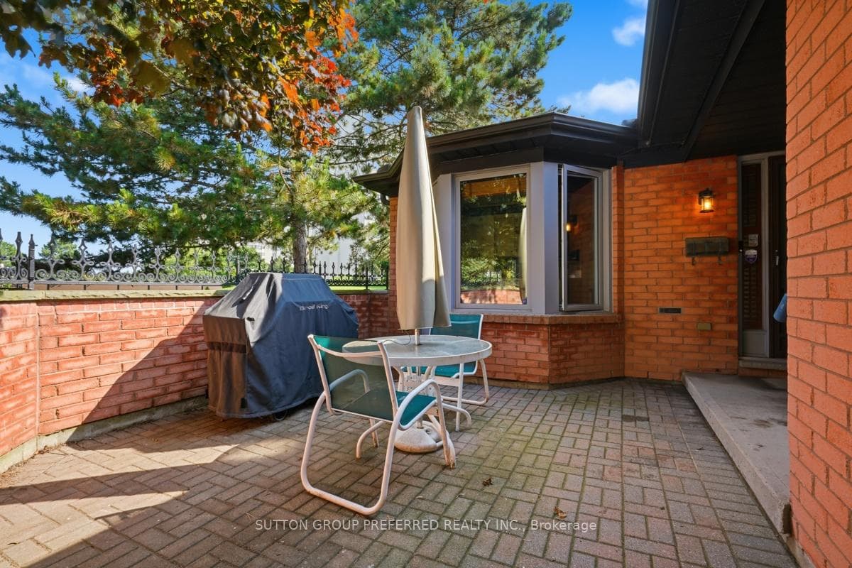 65 Fiddlers Green Road Unit 23 photo 6