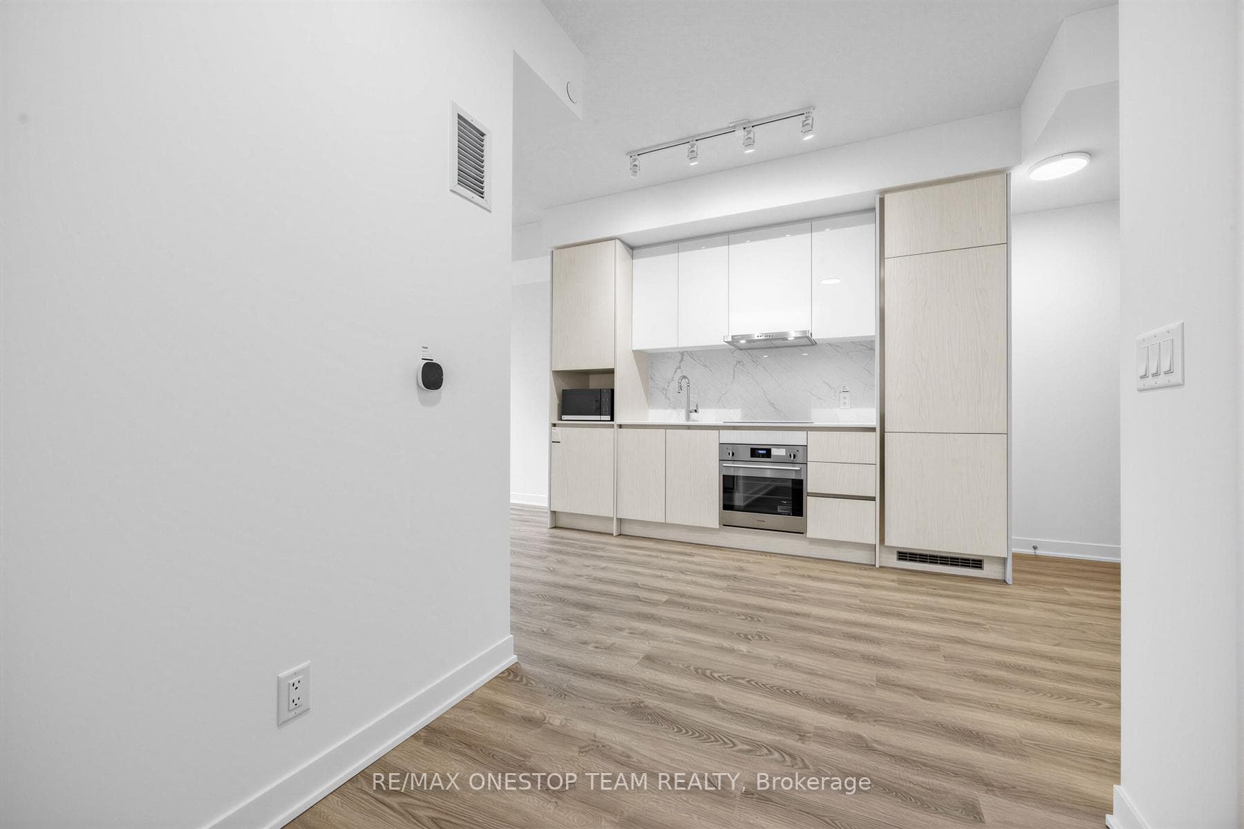 180 Front Street Unit 1705 photo 15