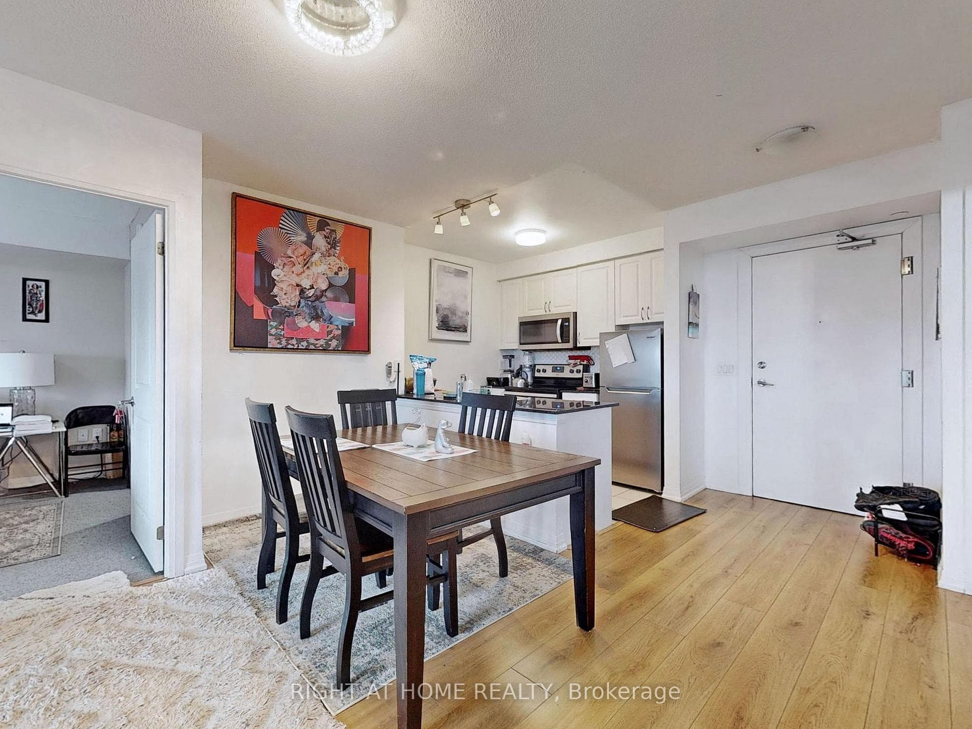 741 Sheppard Avenue Unit 610 photo 16