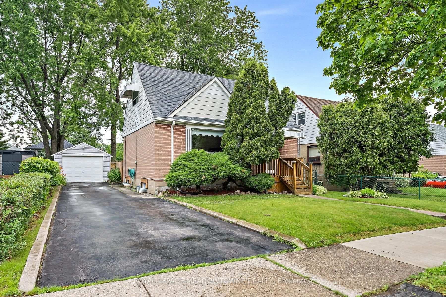 27 Hatfield Crescent photo 2