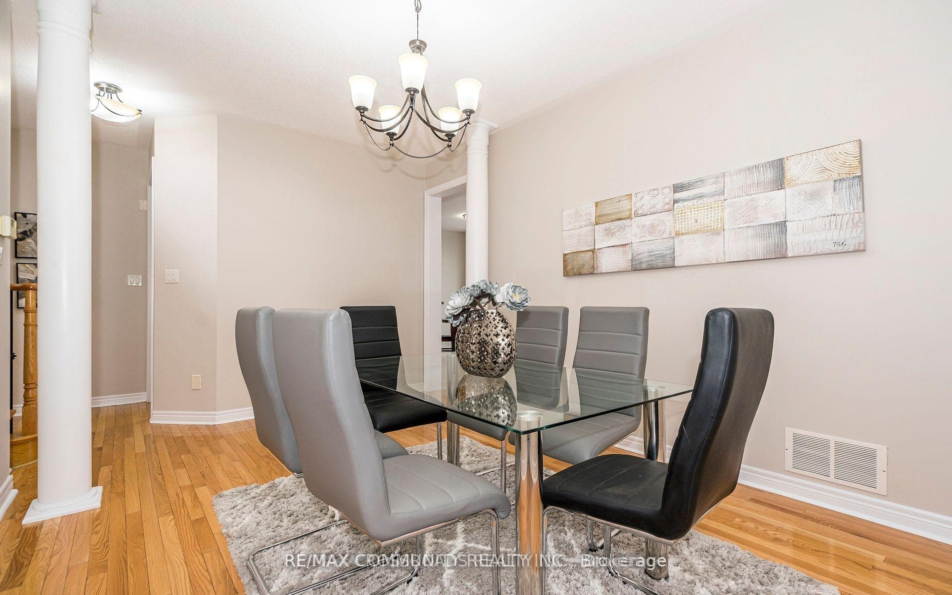 24 Cozens Drive photo 5