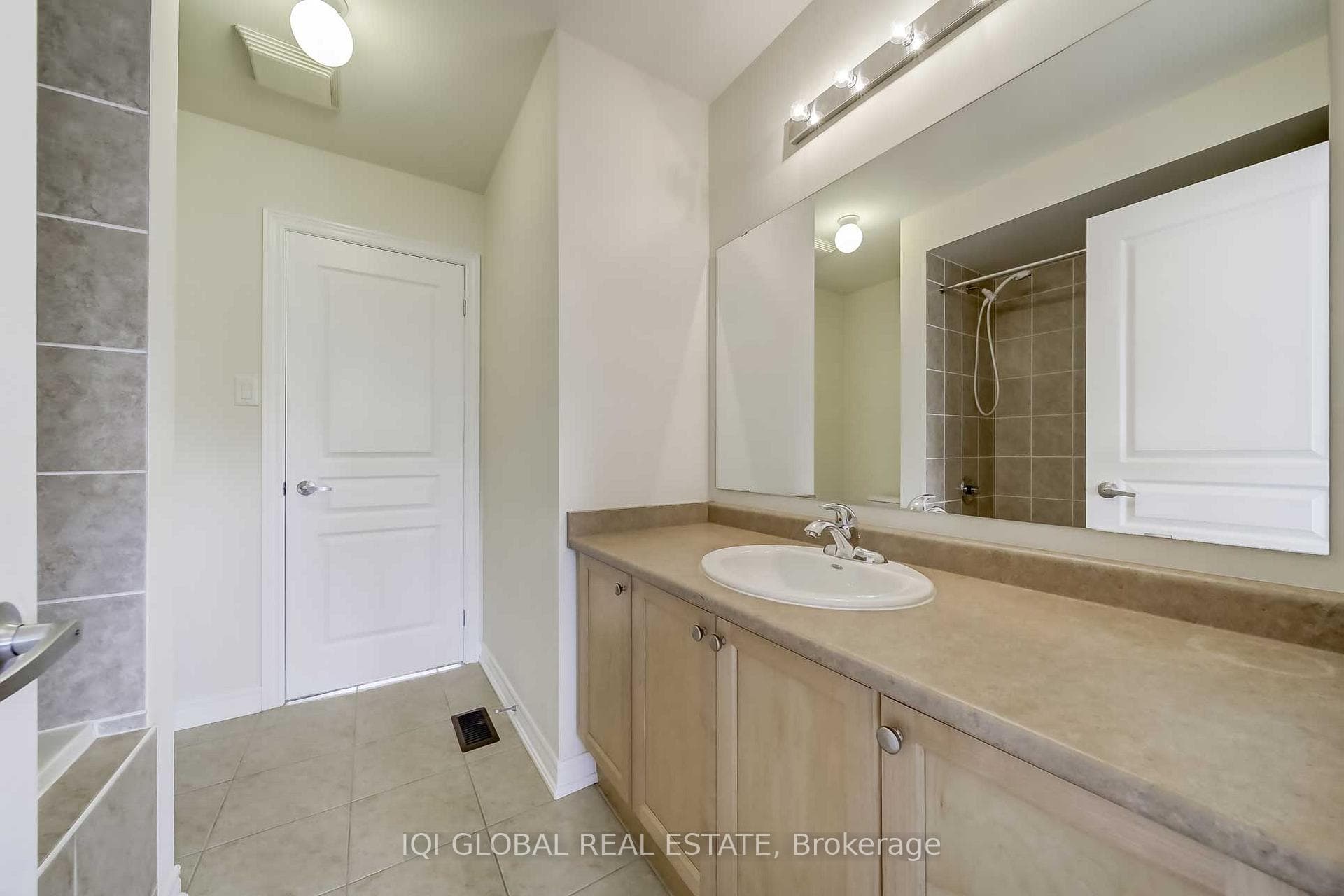 2 Bowkett Drive photo 23