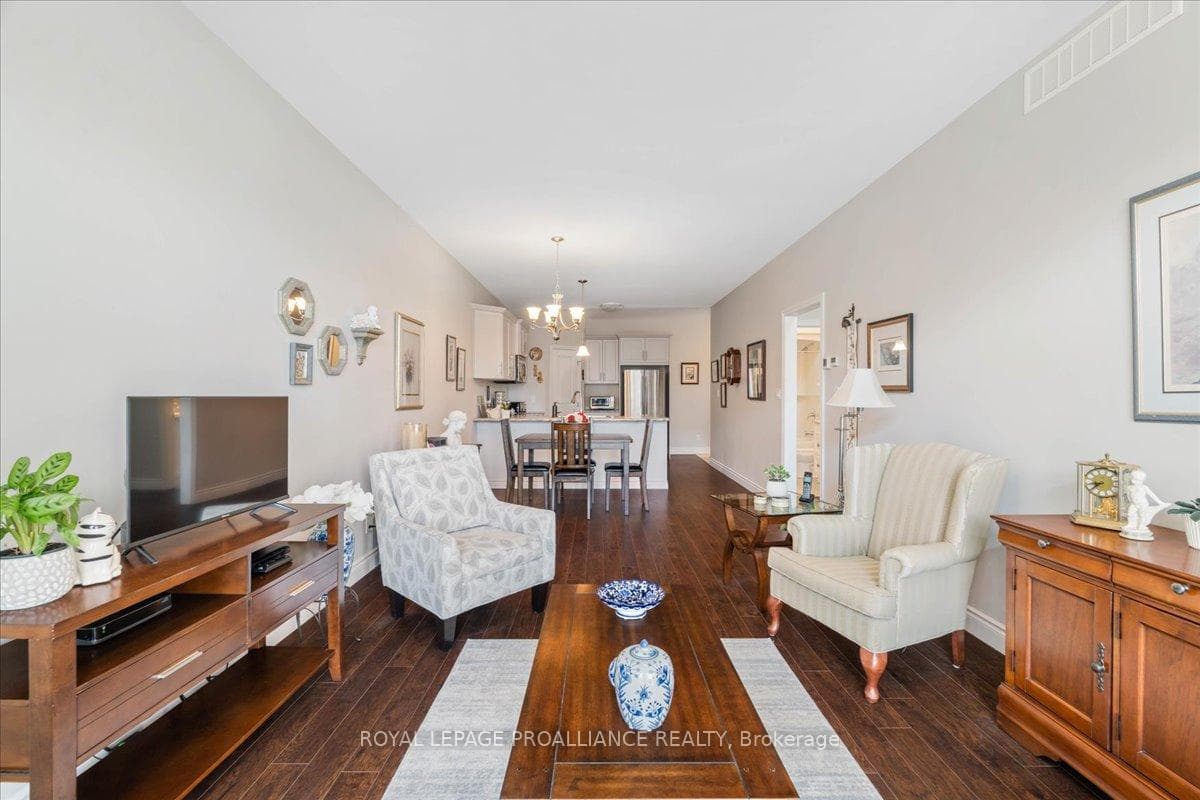 47 Farmington Crescent photo 13