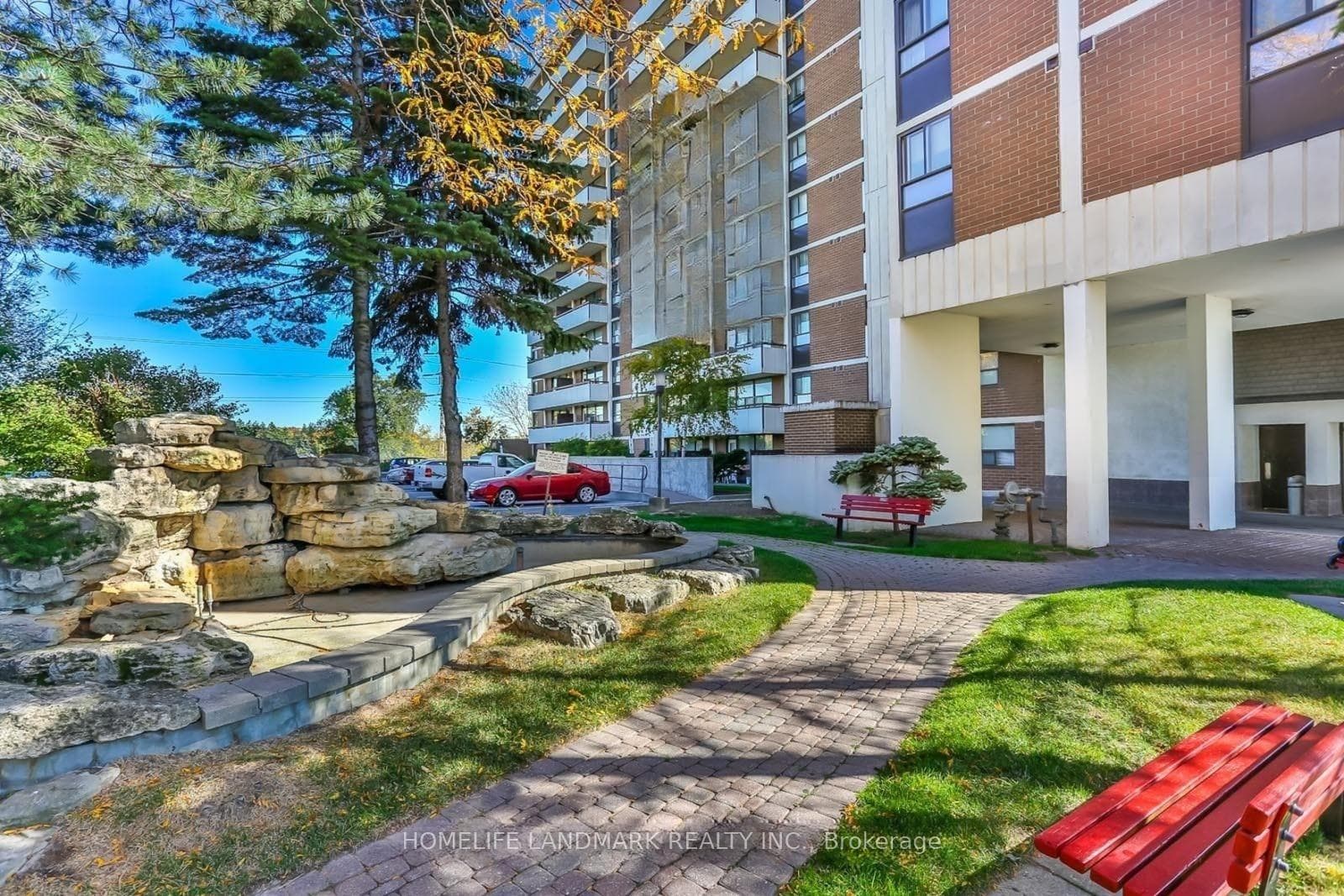 541 Blackthorn Avenue Unit 107 photo 3