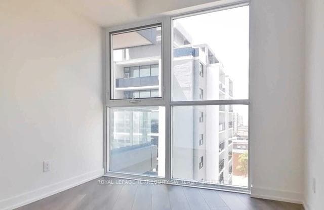 159 Wellesley Street Unit 1108 photo 8