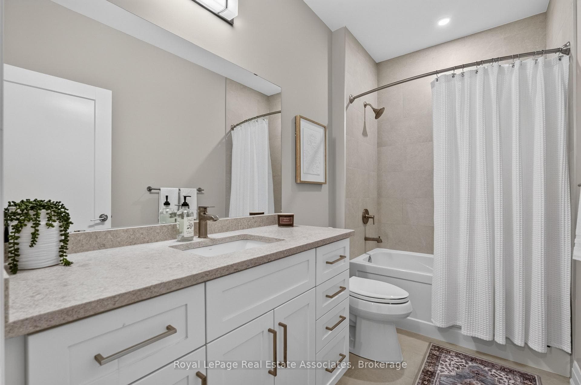 71 Wyndham Street Unit 612 photo 28